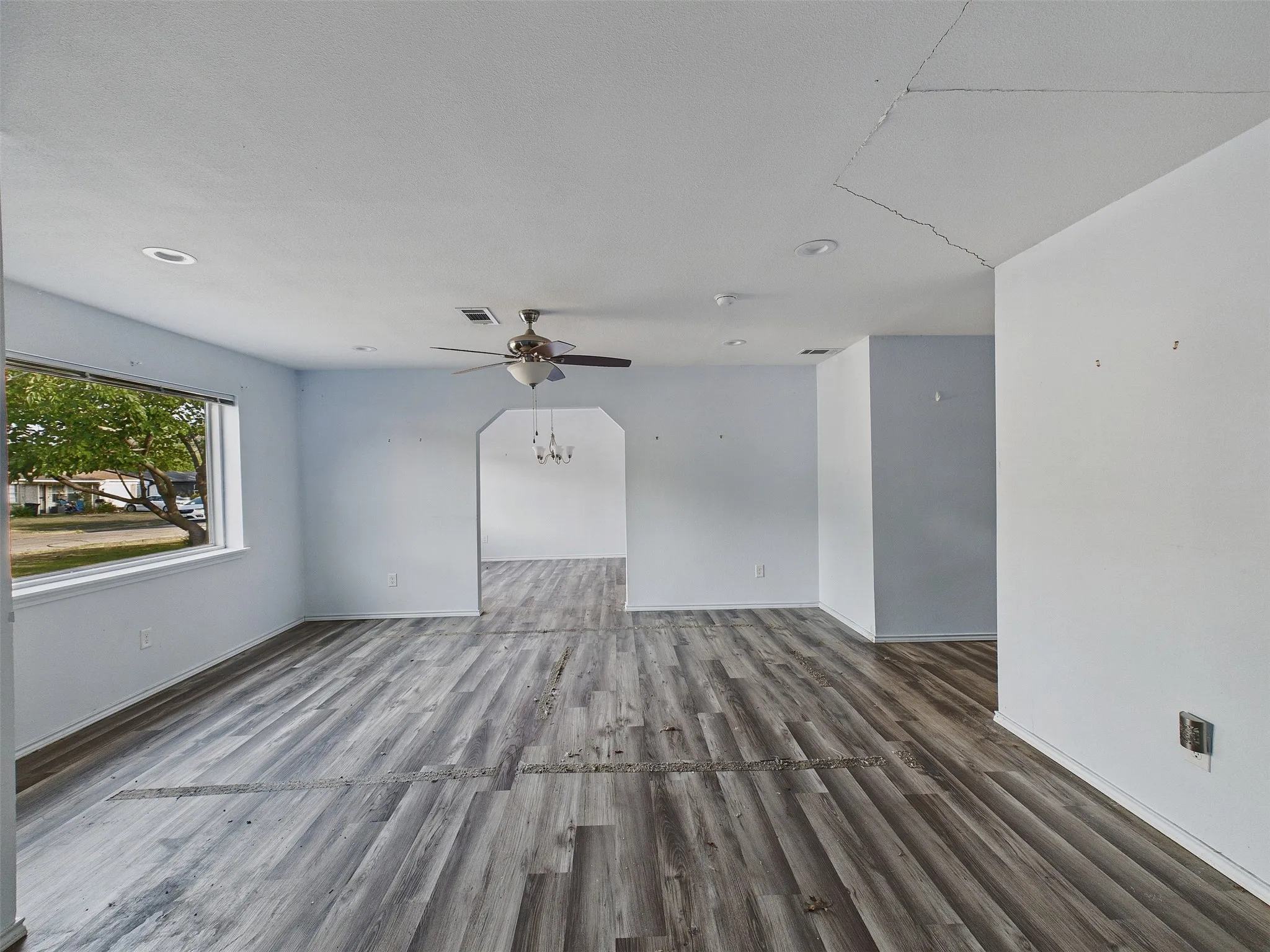 Single Family Residence For Sale in Dallas County , 4410 Harvey Drive, Mesquite, Texas 75150, 3 Bedroom, 2 Bathroom, Garage spaces, 1,442 Sqft, built in 1958, mls#21379129, Real Estate Agent in Mesquite, Homes For Sale in Dallas county, Homes For Sale in Mesquite, Realtor in Mesquite Texas, Real Estate Brokerage Independent Realty Texas, Luminita Cordes Realtor