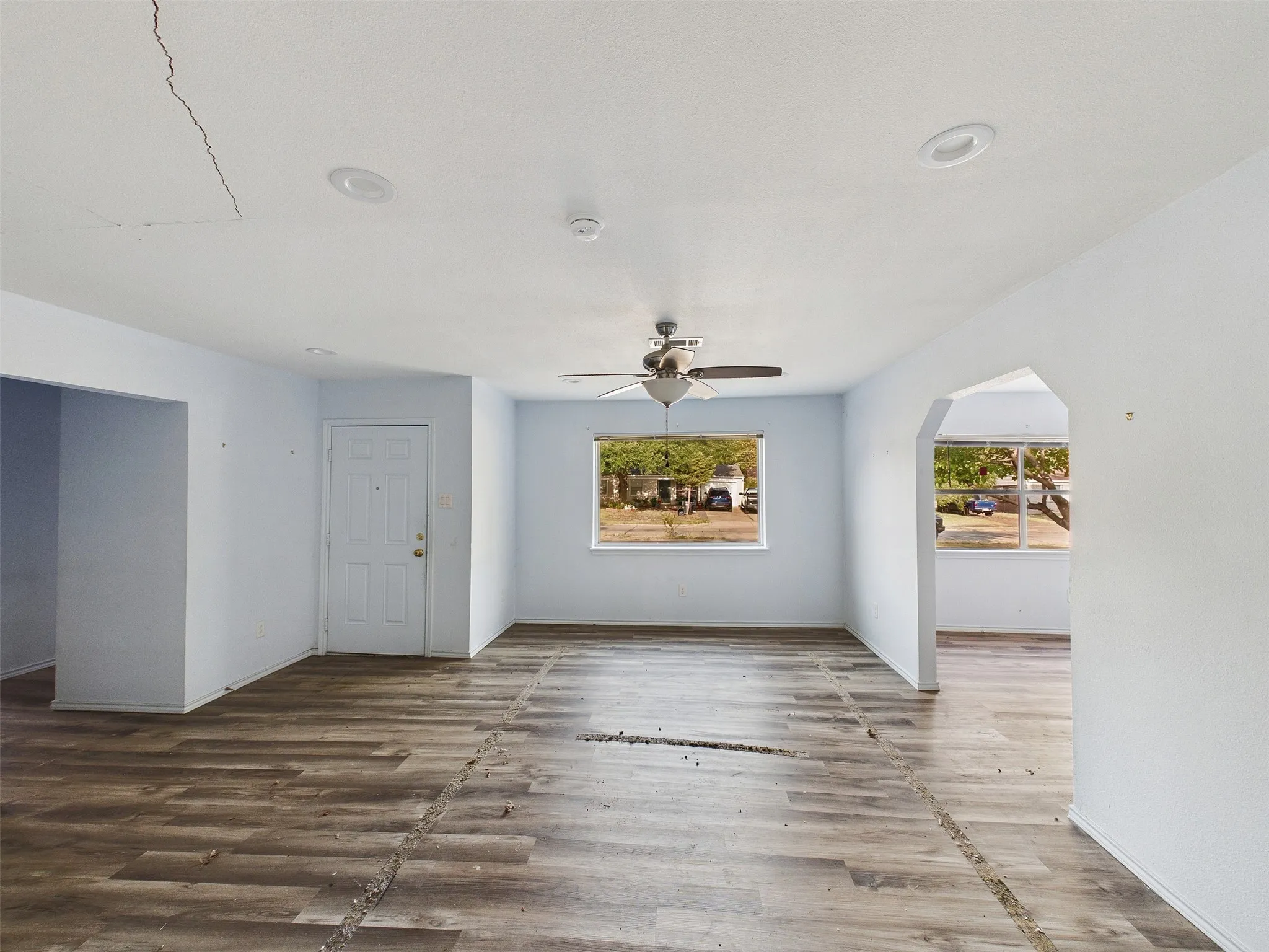 Single Family Residence For Sale in Dallas County , 4410 Harvey Drive, Mesquite, Texas 75150, 3 Bedroom, 2 Bathroom, Garage spaces, 1,442 Sqft, built in 1958, mls#21379129, Real Estate Agent in Mesquite, Homes For Sale in Dallas county, Homes For Sale in Mesquite, Realtor in Mesquite Texas, Real Estate Brokerage Independent Realty Texas, Luminita Cordes Realtor