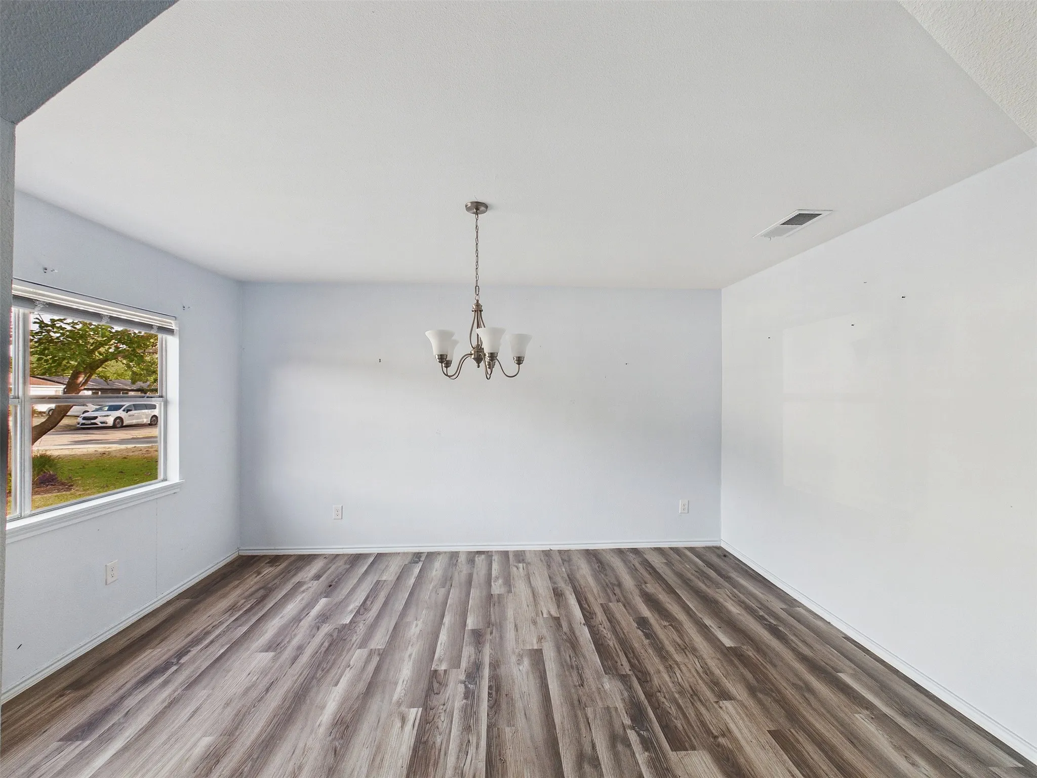 Single Family Residence For Sale in Dallas County , 4410 Harvey Drive, Mesquite, Texas 75150, 3 Bedroom, 2 Bathroom, Garage spaces, 1,442 Sqft, built in 1958, mls#21379129, Real Estate Agent in Mesquite, Homes For Sale in Dallas county, Homes For Sale in Mesquite, Realtor in Mesquite Texas, Real Estate Brokerage Independent Realty Texas, Luminita Cordes Realtor