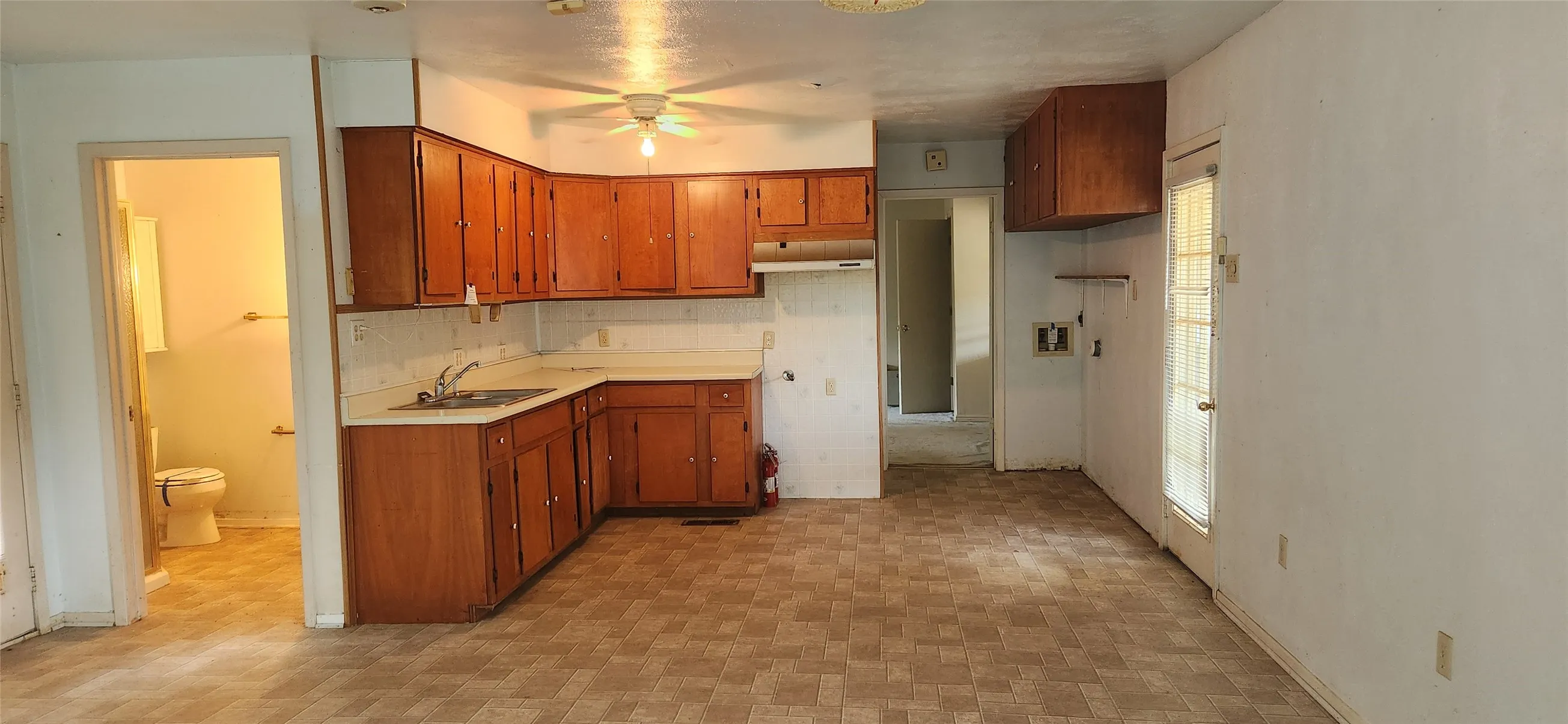 Single Family Residence For Sale in Henderson County , 6184 Cherokee Trail, Mabank, Texas 75156, 1 Bedroom, 1 Bathroom, Garage spaces, 920 Sqft, built in 1987, mls#21379248, Real Estate Agent in Mabank, Homes For Sale in Henderson county, Homes For Sale in Mabank, Realtor in Mabank Texas, Real Estate Brokerage Independent Realty Texas, Luminita Cordes Realtor