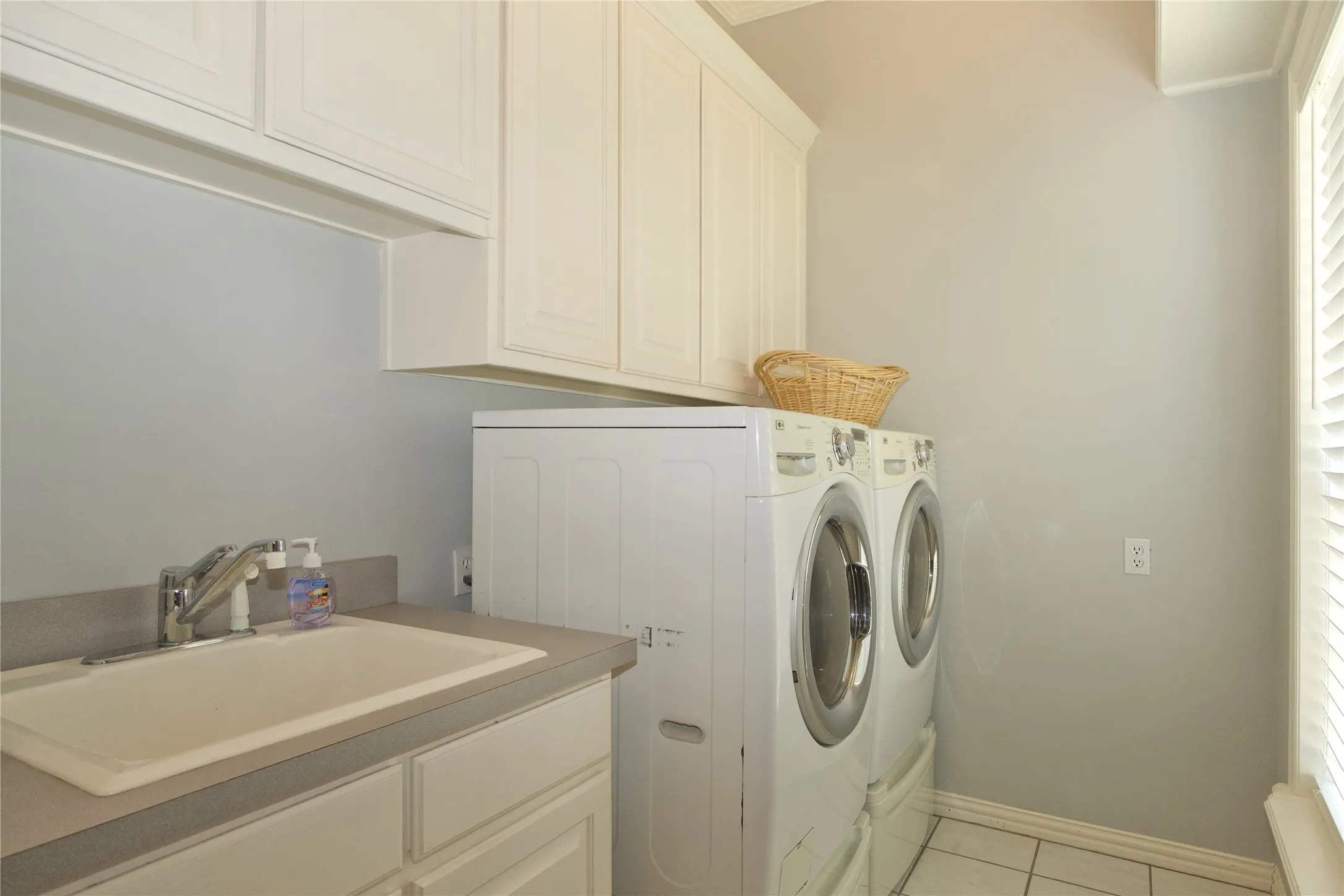 Single Family Residence For Sale in Cooke County , 301 Hillside Drive, Muenster, Texas 76252, 3 Bedroom, 3 Bathroom, 4 Garage spaces, 2,609 Sqft, built in 1999, mls#21377276, Real Estate Agent in Muenster, Homes For Sale in Cooke county, Homes For Sale in Muenster, Realtor in Muenster Texas, Real Estate Brokerage Independent Realty Texas, Luminita Cordes Realtor