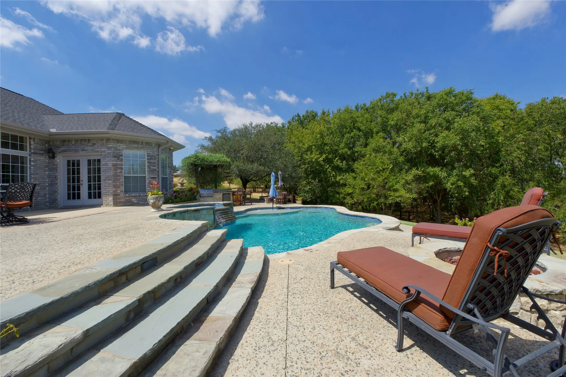 Single Family Residence For Sale in Cooke County , 301 Hillside Drive, Muenster, Texas 76252, 3 Bedroom, 3 Bathroom, 4 Garage spaces, 2,609 Sqft, built in 1999, mls#21377276, Real Estate Agent in Muenster, Homes For Sale in Cooke county, Homes For Sale in Muenster, Realtor in Muenster Texas, Real Estate Brokerage Independent Realty Texas, Luminita Cordes Realtor