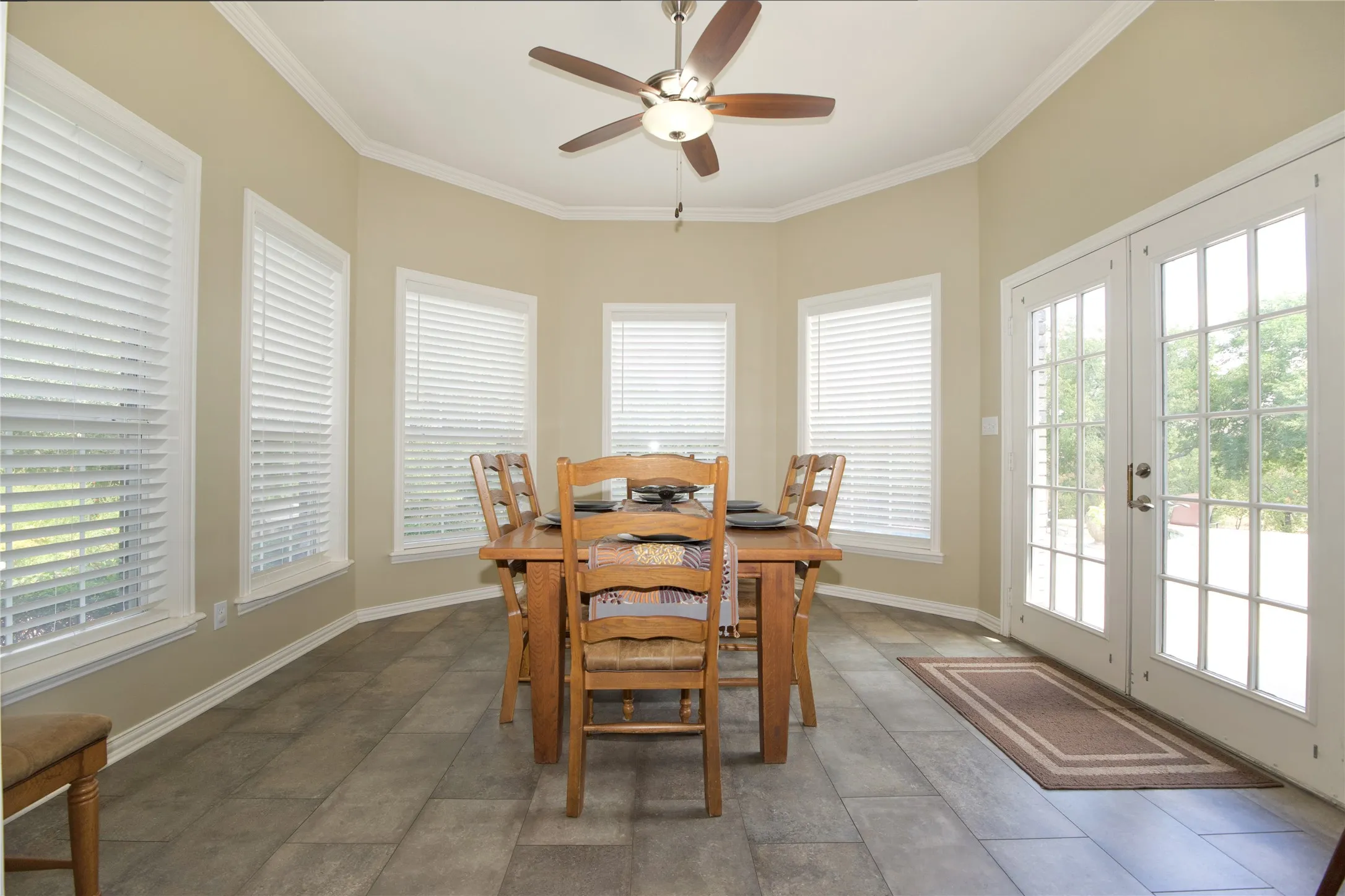 Single Family Residence For Sale in Cooke County , 301 Hillside Drive, Muenster, Texas 76252, 3 Bedroom, 3 Bathroom, 4 Garage spaces, 2,609 Sqft, built in 1999, mls#21377276, Real Estate Agent in Muenster, Homes For Sale in Cooke county, Homes For Sale in Muenster, Realtor in Muenster Texas, Real Estate Brokerage Independent Realty Texas, Luminita Cordes Realtor