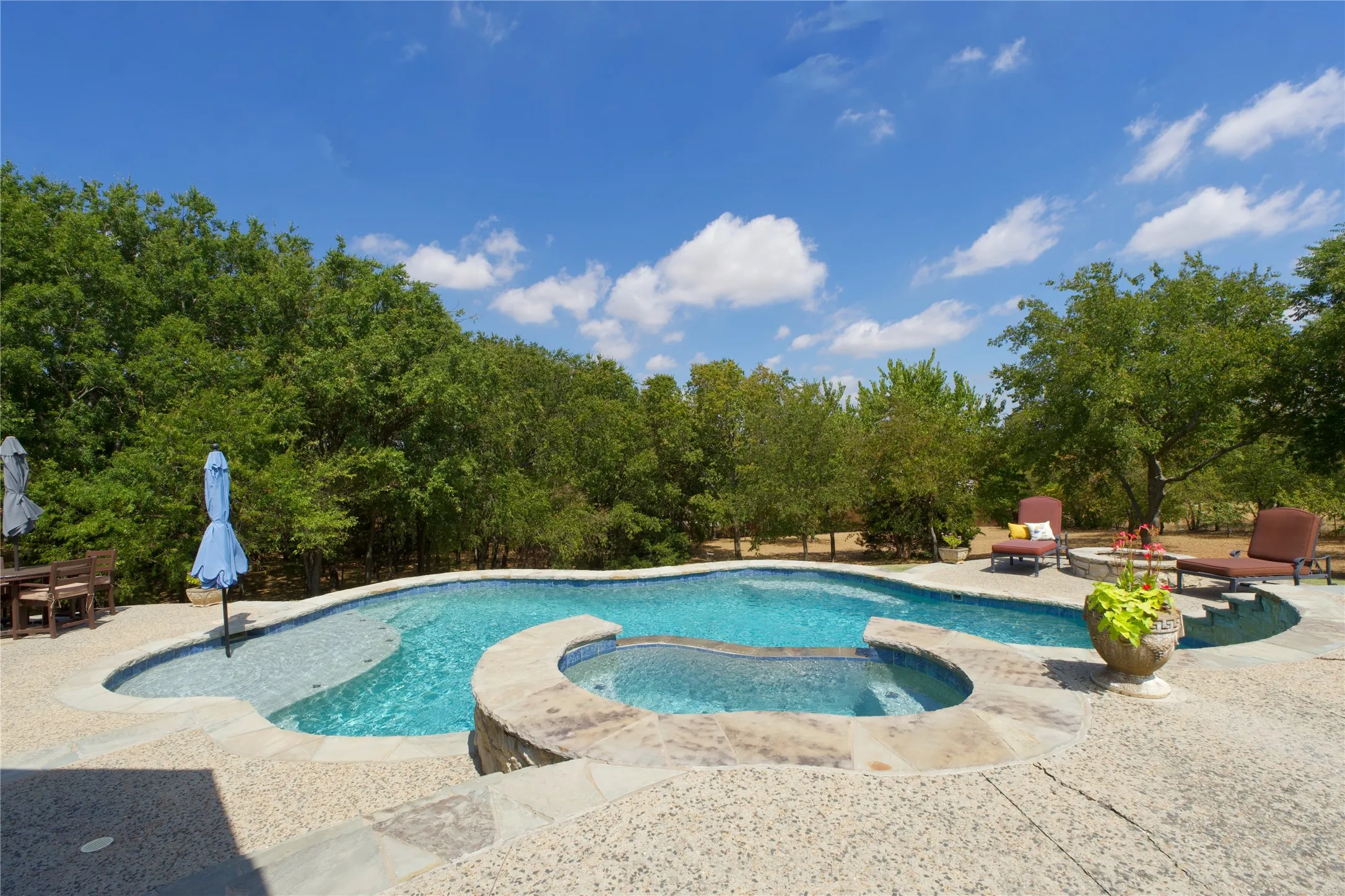 Single Family Residence For Sale in Cooke County , 301 Hillside Drive, Muenster, Texas 76252, 3 Bedroom, 3 Bathroom, 4 Garage spaces, 2,609 Sqft, built in 1999, mls#21377276, Real Estate Agent in Muenster, Homes For Sale in Cooke county, Homes For Sale in Muenster, Realtor in Muenster Texas, Real Estate Brokerage Independent Realty Texas, Luminita Cordes Realtor