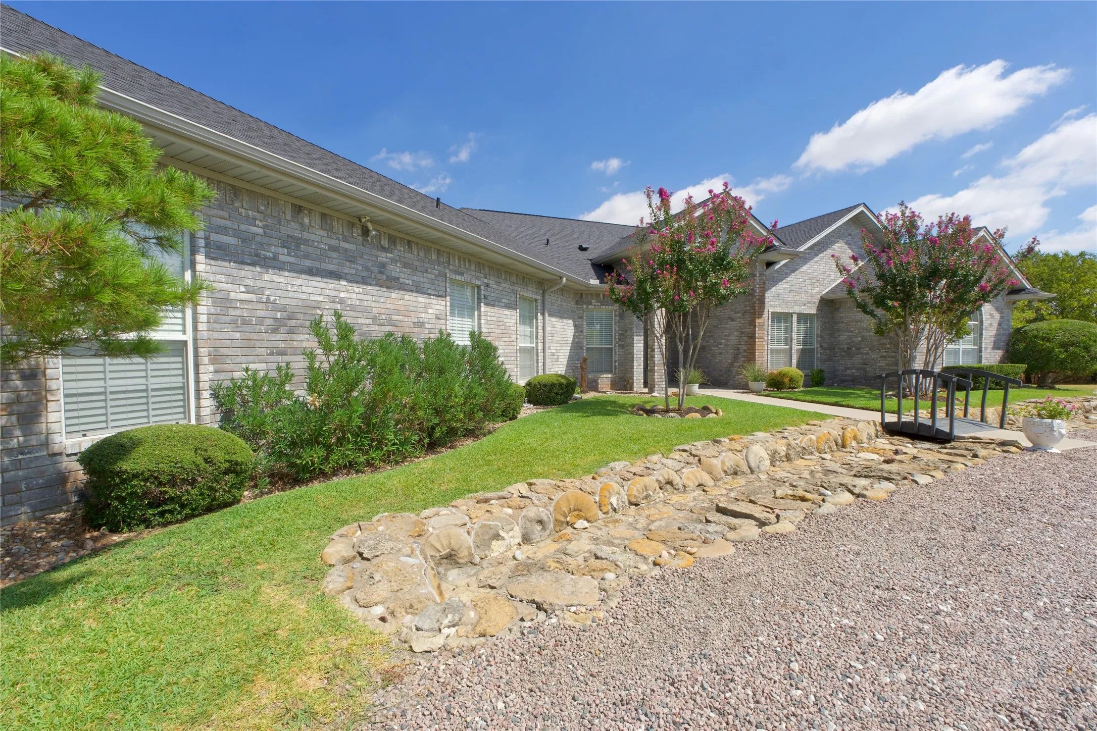 Single Family Residence For Sale in Cooke County , 301 Hillside Drive, Muenster, Texas 76252, 3 Bedroom, 3 Bathroom, 4 Garage spaces, 2,609 Sqft, built in 1999, mls#21377276, Real Estate Agent in Muenster, Homes For Sale in Cooke county, Homes For Sale in Muenster, Realtor in Muenster Texas, Real Estate Brokerage Independent Realty Texas, Luminita Cordes Realtor