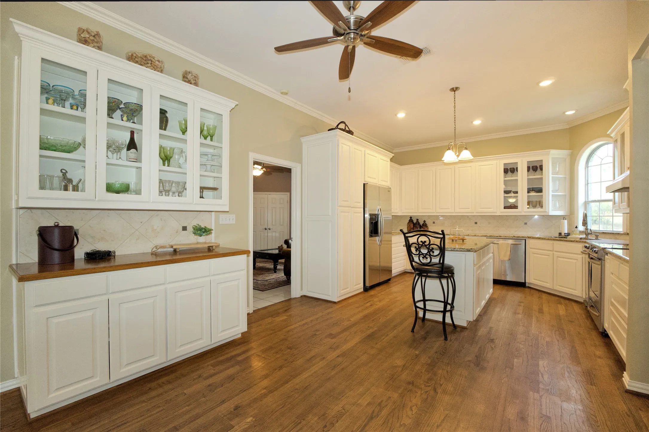 Single Family Residence For Sale in Cooke County , 301 Hillside Drive, Muenster, Texas 76252, 3 Bedroom, 3 Bathroom, 4 Garage spaces, 2,609 Sqft, built in 1999, mls#21377276, Real Estate Agent in Muenster, Homes For Sale in Cooke county, Homes For Sale in Muenster, Realtor in Muenster Texas, Real Estate Brokerage Independent Realty Texas, Luminita Cordes Realtor