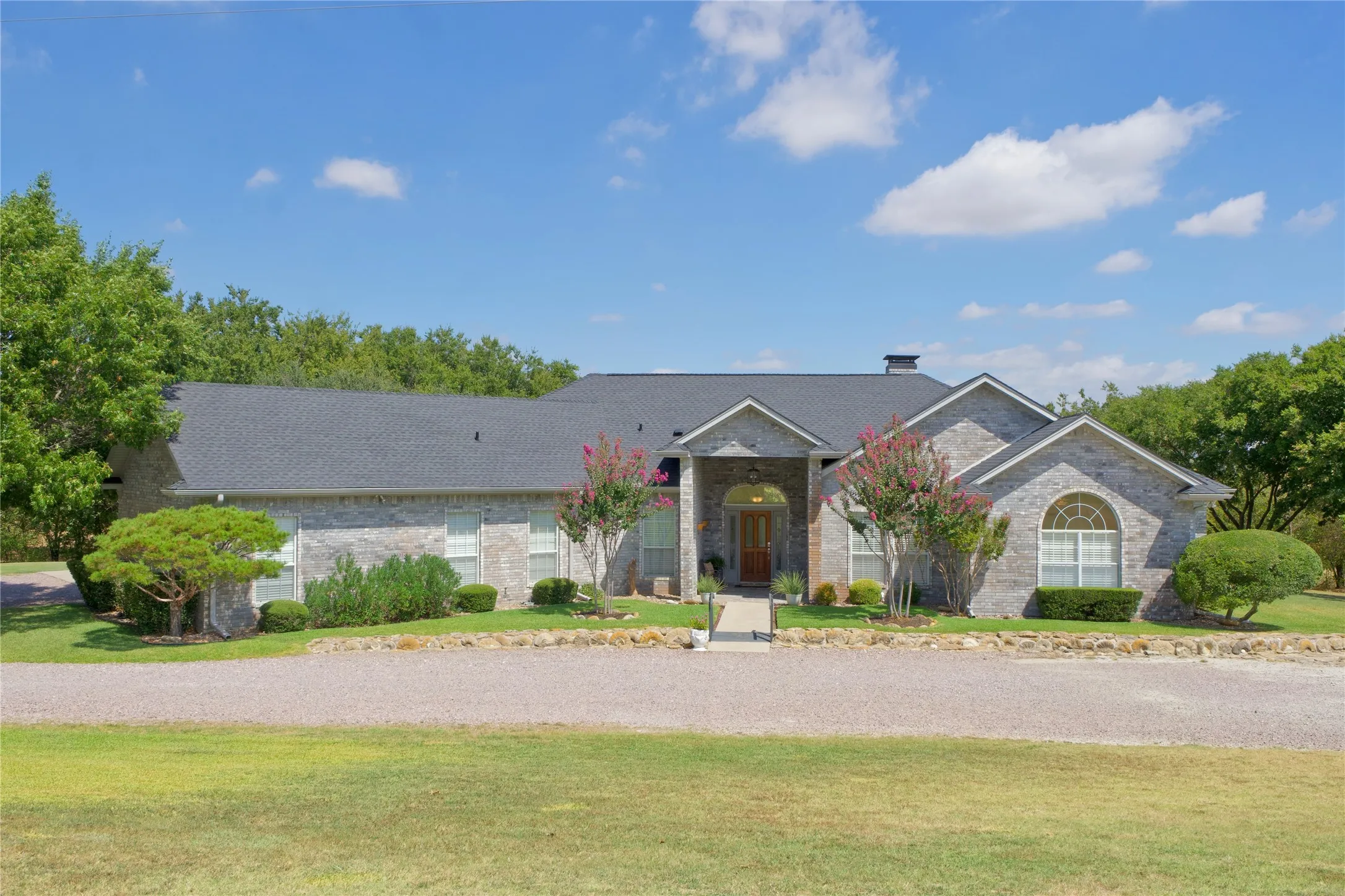 Single Family Residence For Sale in Cooke County , 301 Hillside Drive, Muenster, Texas 76252, 3 Bedroom, 3 Bathroom, 4 Garage spaces, 2,609 Sqft, built in 1999, mls#21377276, Real Estate Agent in Muenster, Homes For Sale in Cooke county, Homes For Sale in Muenster, Realtor in Muenster Texas, Real Estate Brokerage Independent Realty Texas, Luminita Cordes Realtor