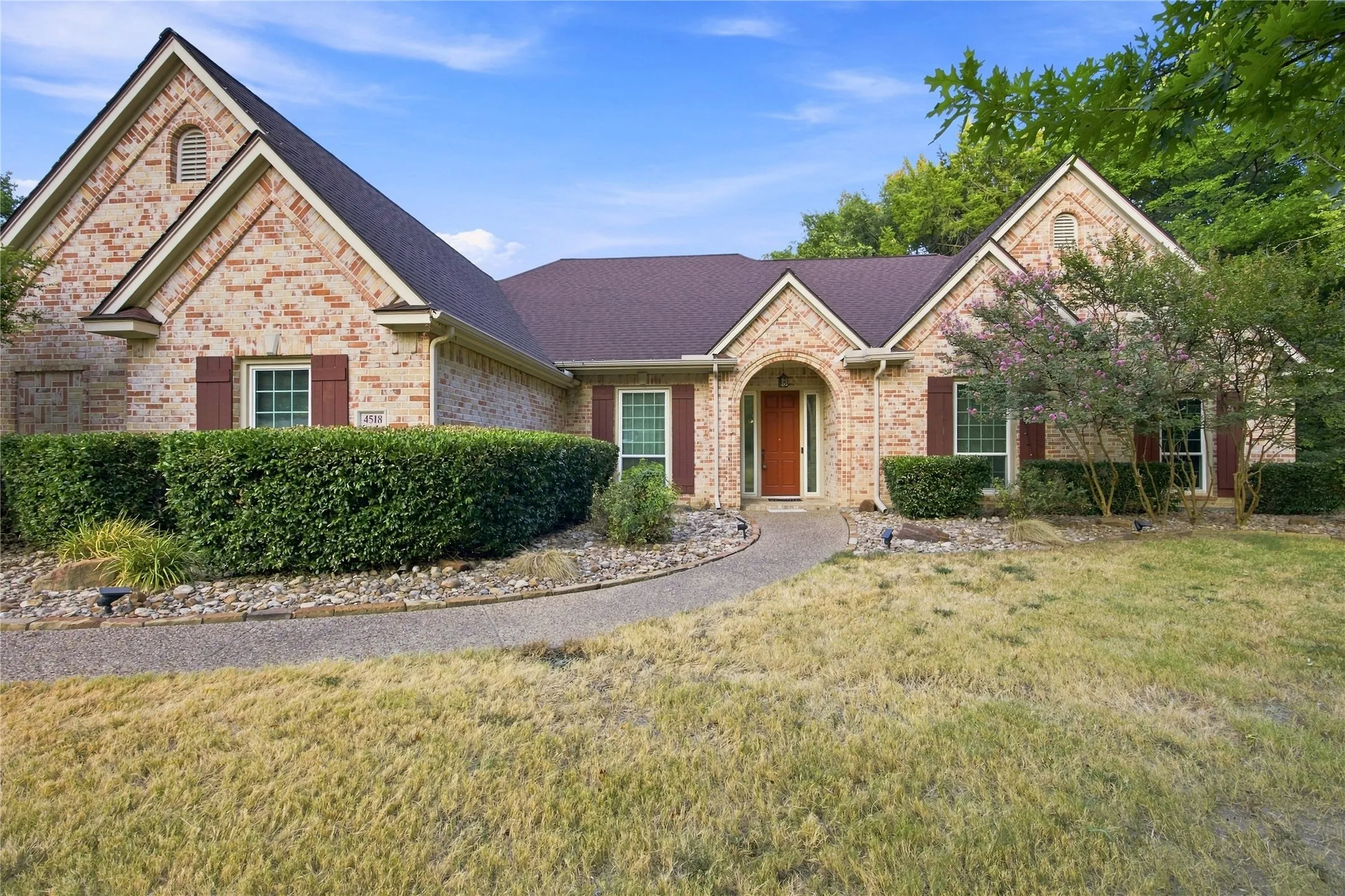 Single Family Residence For Sale in Ellis County , 4518 Pecan Creek Drive, Midlothian, Texas 76065, 4 Bedroom, 3 Bathroom, 3 Garage spaces, 2,611 Sqft, built in 1996, mls#21379241, Real Estate Agent in Midlothian, Homes For Sale in Ellis county, Homes For Sale in Midlothian, Realtor in Midlothian Texas, Real Estate Brokerage Independent Realty Texas, Luminita Cordes Realtor