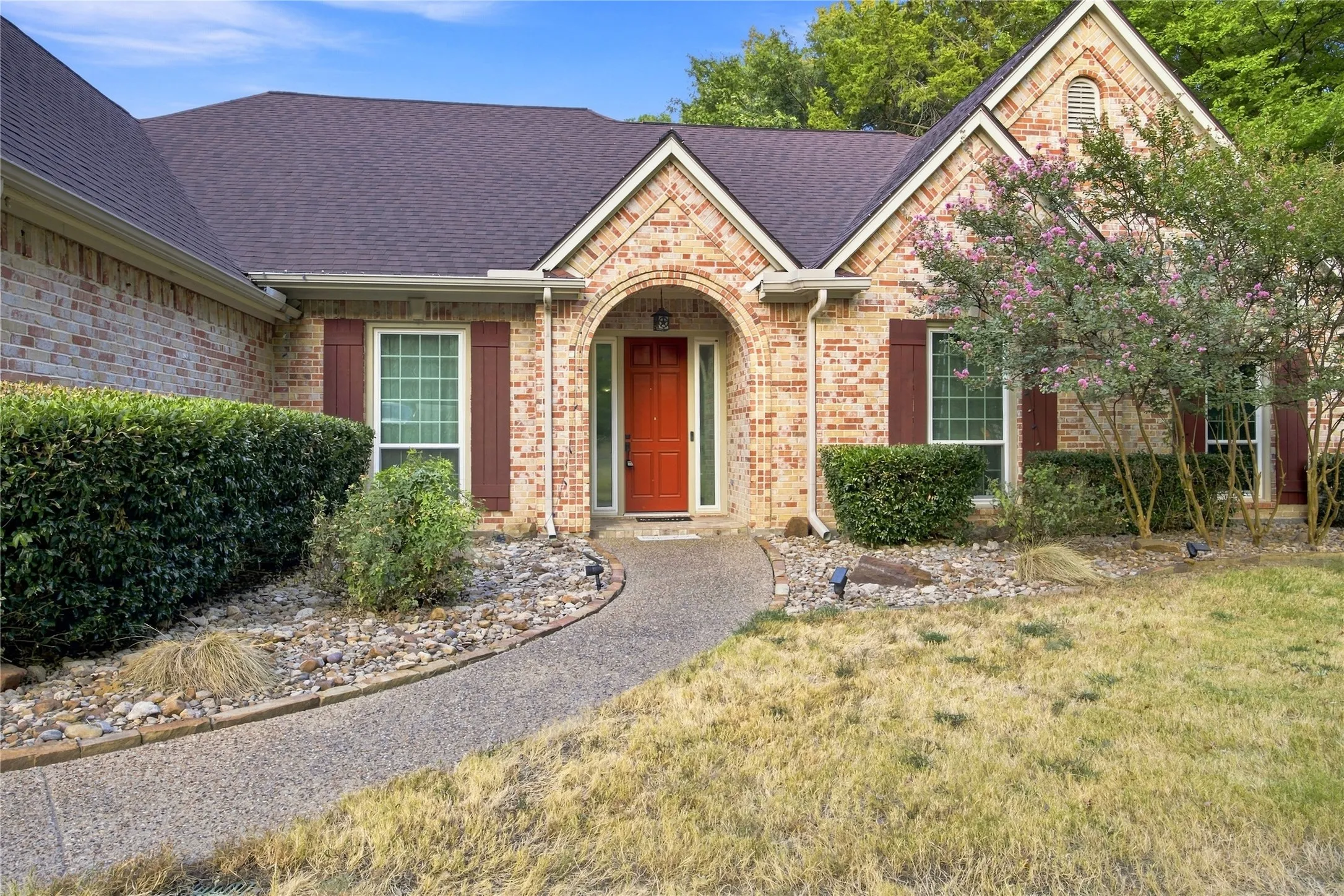 Single Family Residence For Sale in Ellis County , 4518 Pecan Creek Drive, Midlothian, Texas 76065, 4 Bedroom, 3 Bathroom, 3 Garage spaces, 2,611 Sqft, built in 1996, mls#21379241, Real Estate Agent in Midlothian, Homes For Sale in Ellis county, Homes For Sale in Midlothian, Realtor in Midlothian Texas, Real Estate Brokerage Independent Realty Texas, Luminita Cordes Realtor