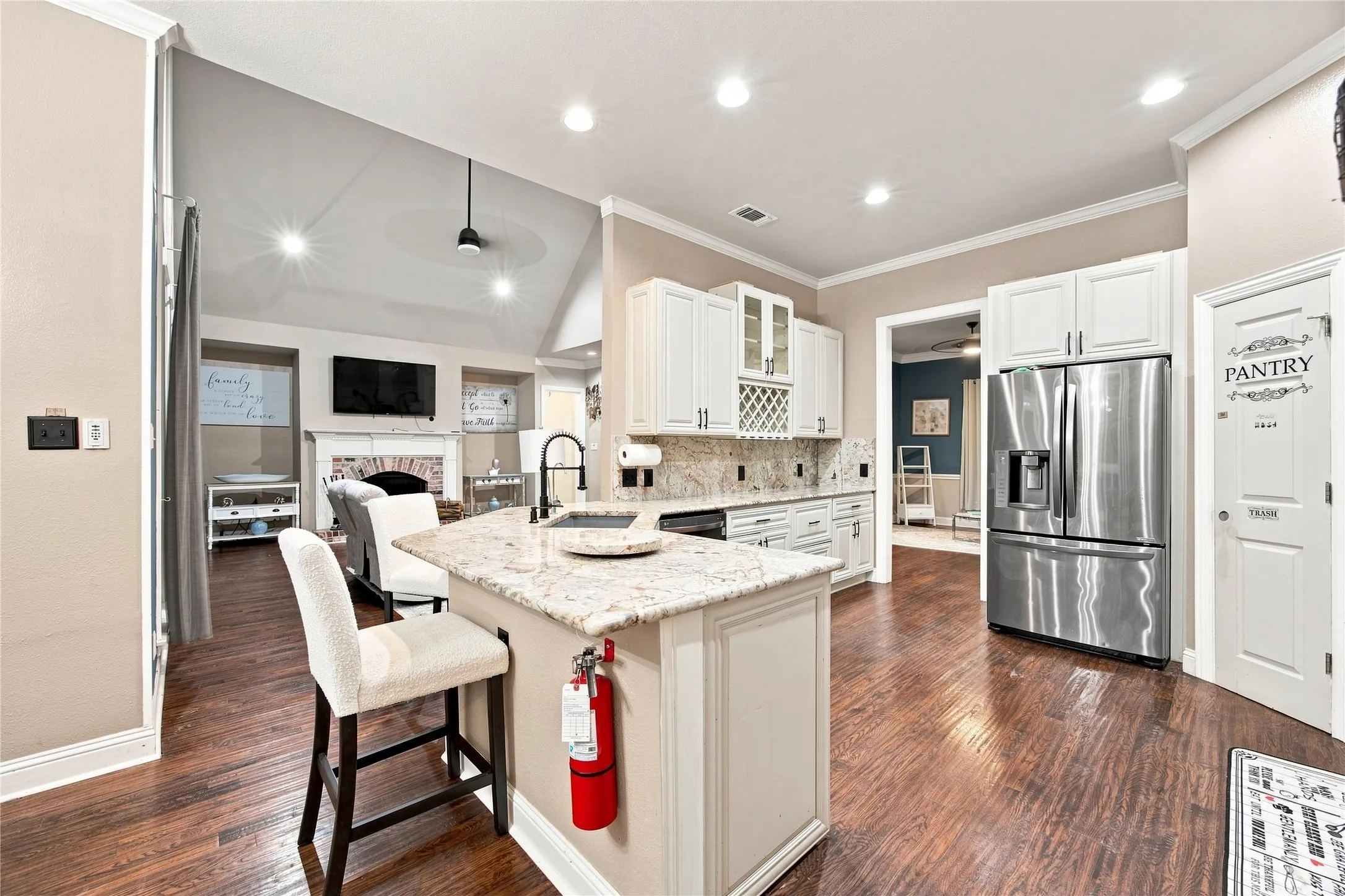 Single Family Residence For Sale in Ellis County , 4518 Pecan Creek Drive, Midlothian, Texas 76065, 4 Bedroom, 3 Bathroom, 3 Garage spaces, 2,611 Sqft, built in 1996, mls#21379241, Real Estate Agent in Midlothian, Homes For Sale in Ellis county, Homes For Sale in Midlothian, Realtor in Midlothian Texas, Real Estate Brokerage Independent Realty Texas, Luminita Cordes Realtor