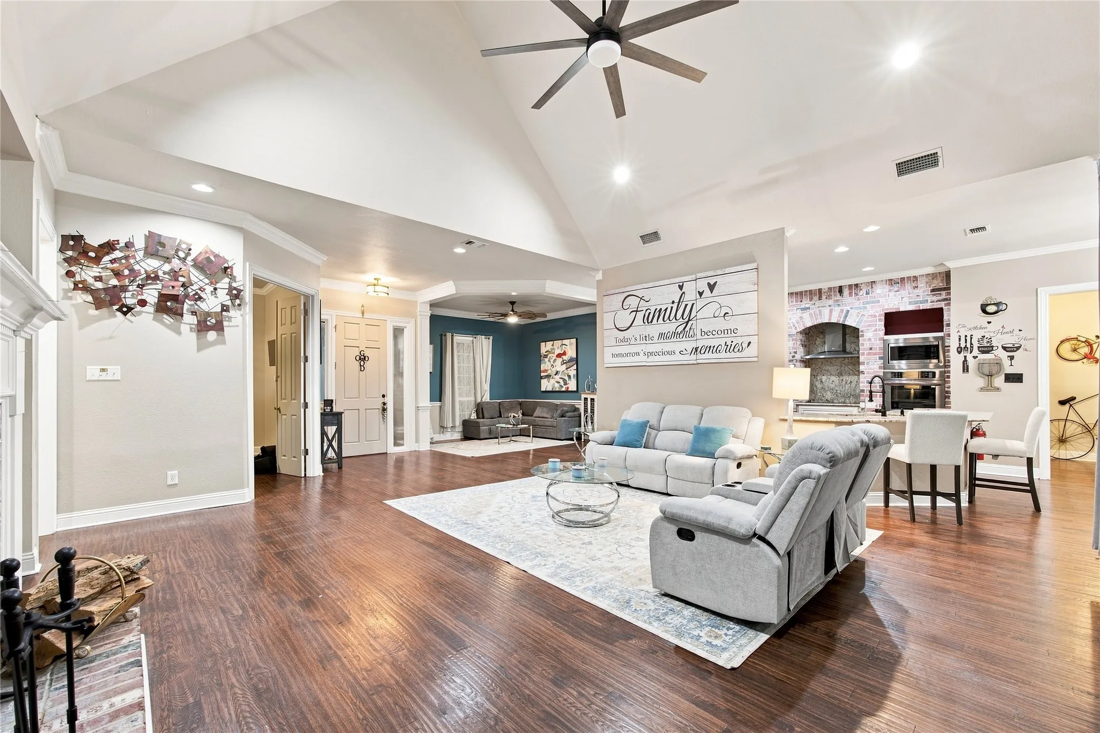 Single Family Residence For Sale in Ellis County , 4518 Pecan Creek Drive, Midlothian, Texas 76065, 4 Bedroom, 3 Bathroom, 3 Garage spaces, 2,611 Sqft, built in 1996, mls#21379241, Real Estate Agent in Midlothian, Homes For Sale in Ellis county, Homes For Sale in Midlothian, Realtor in Midlothian Texas, Real Estate Brokerage Independent Realty Texas, Luminita Cordes Realtor