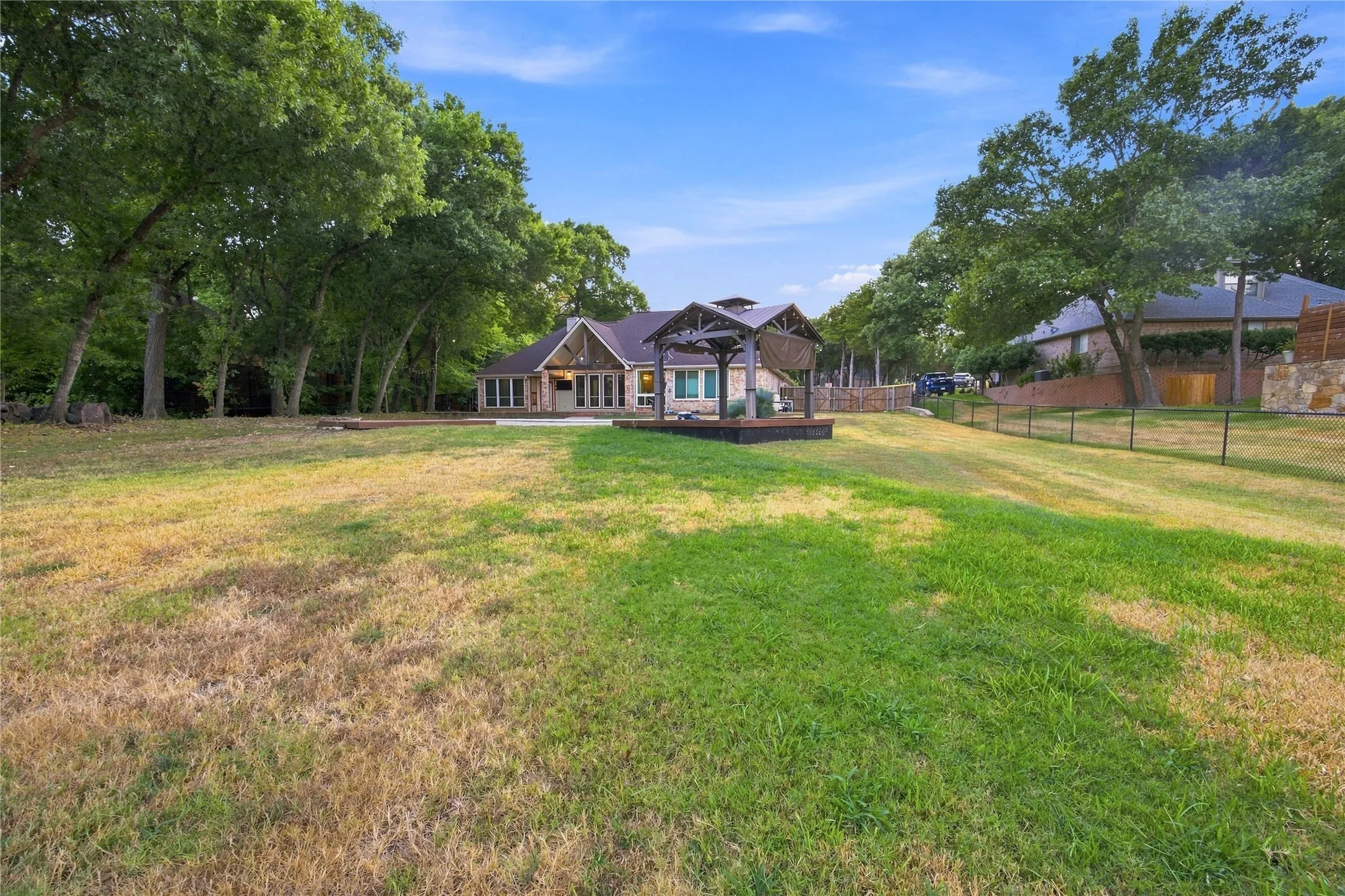 Single Family Residence For Sale in Ellis County , 4518 Pecan Creek Drive, Midlothian, Texas 76065, 4 Bedroom, 3 Bathroom, 3 Garage spaces, 2,611 Sqft, built in 1996, mls#21379241, Real Estate Agent in Midlothian, Homes For Sale in Ellis county, Homes For Sale in Midlothian, Realtor in Midlothian Texas, Real Estate Brokerage Independent Realty Texas, Luminita Cordes Realtor