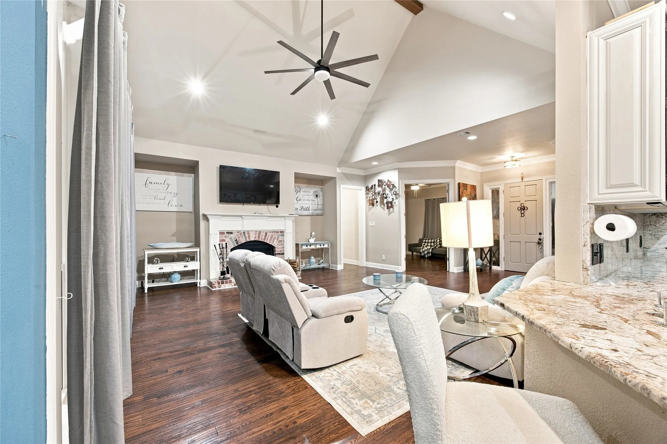 Single Family Residence For Sale in Ellis County , 4518 Pecan Creek Drive, Midlothian, Texas 76065, 4 Bedroom, 3 Bathroom, 3 Garage spaces, 2,611 Sqft, built in 1996, mls#21379241, Real Estate Agent in Midlothian, Homes For Sale in Ellis county, Homes For Sale in Midlothian, Realtor in Midlothian Texas, Real Estate Brokerage Independent Realty Texas, Luminita Cordes Realtor