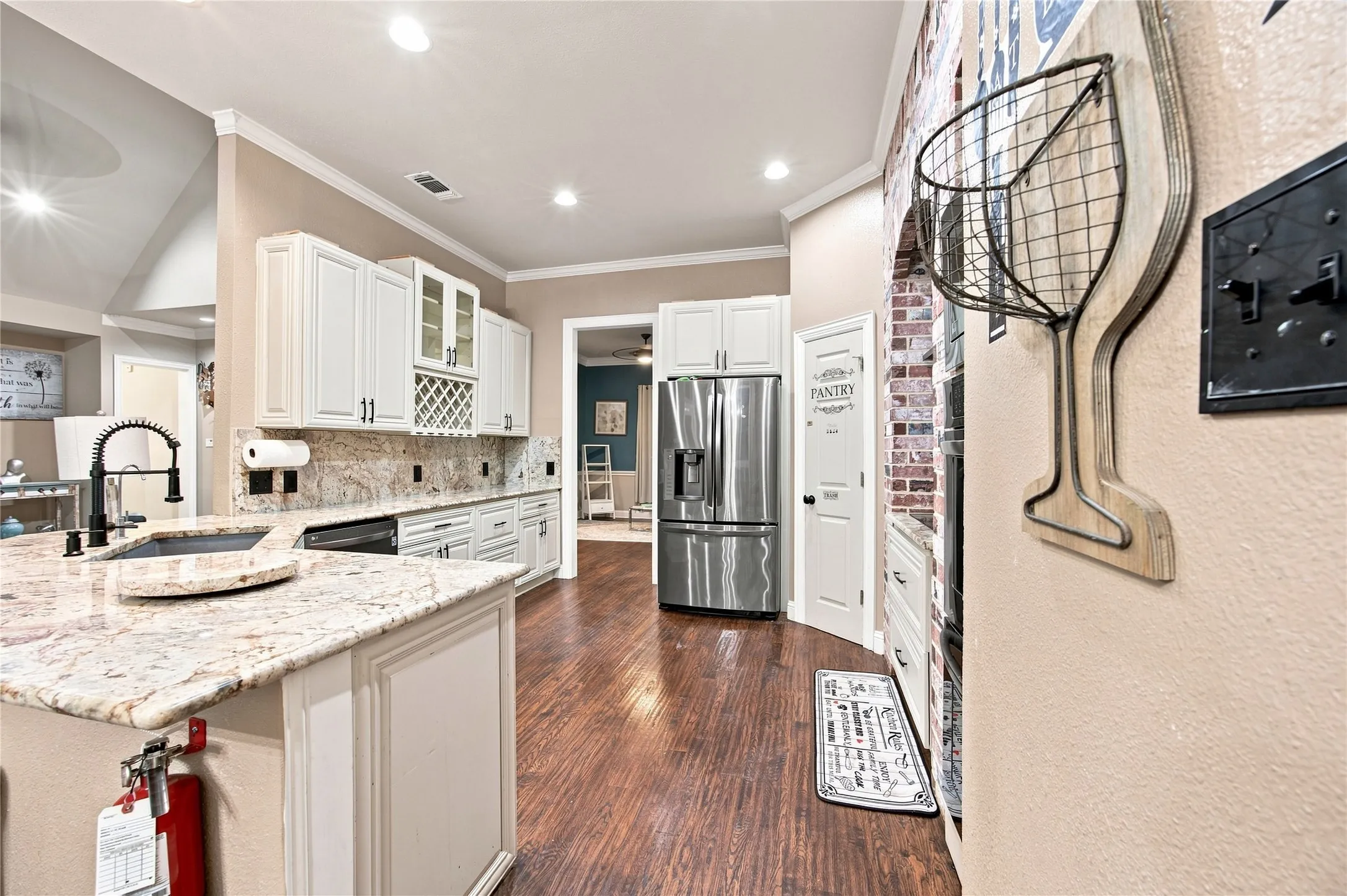 Single Family Residence For Sale in Ellis County , 4518 Pecan Creek Drive, Midlothian, Texas 76065, 4 Bedroom, 3 Bathroom, 3 Garage spaces, 2,611 Sqft, built in 1996, mls#21379241, Real Estate Agent in Midlothian, Homes For Sale in Ellis county, Homes For Sale in Midlothian, Realtor in Midlothian Texas, Real Estate Brokerage Independent Realty Texas, Luminita Cordes Realtor