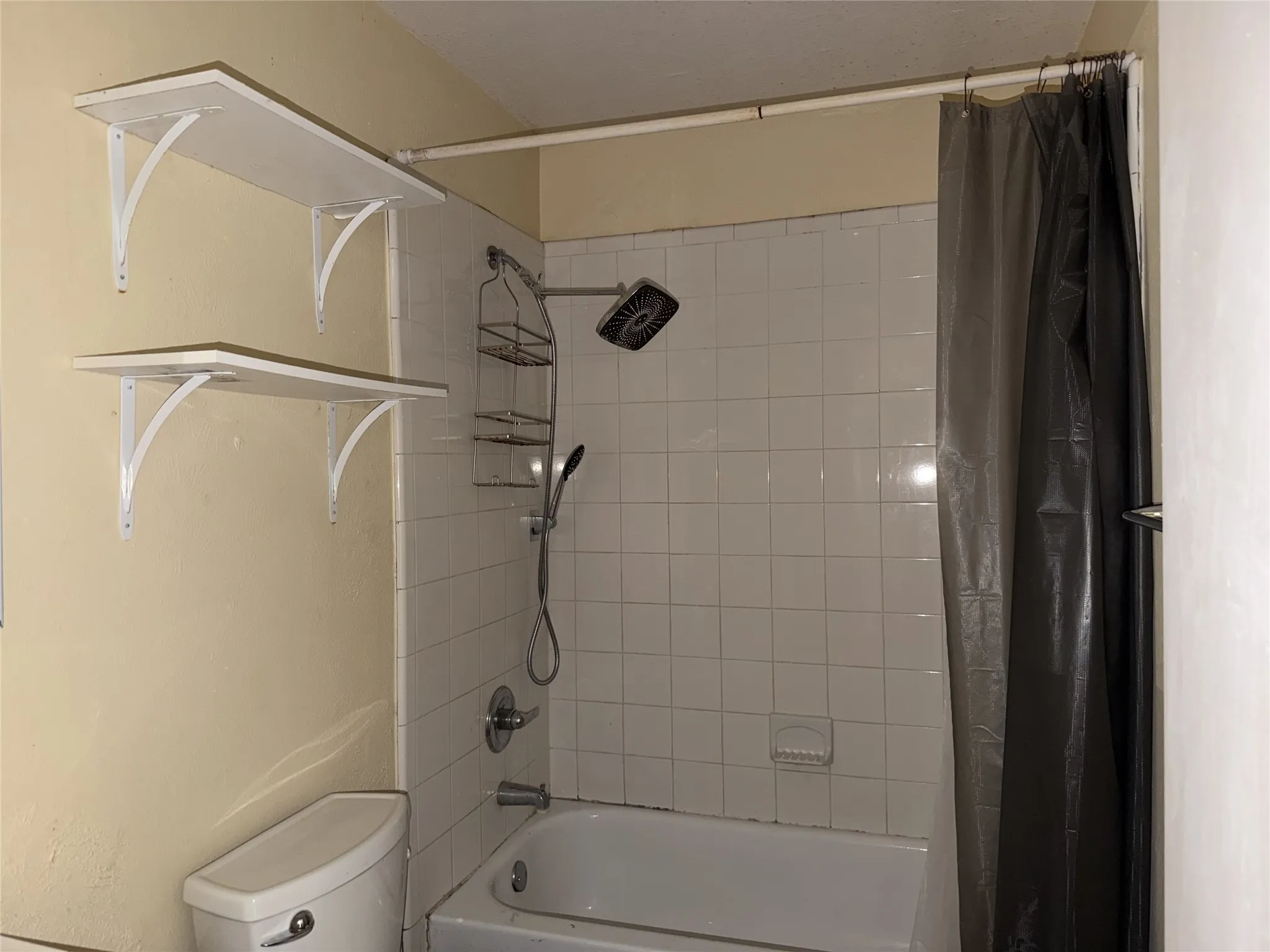 Single Family Residence For Rent in Tarrant County , 2622 Portwood Court, Haltom City, Texas 76117, 2 Bedroom, 1 Bathroom, Garage spaces, 1,044 Sqft, built in 1955, mls#21379055, Real Estate Agent in Haltom City, Homes For Rent in Tarrant county, Homes For Rent in Haltom City, Realtor in Haltom City Texas, Real Estate Brokerage Independent Realty Texas, Luminita Cordes Realtor