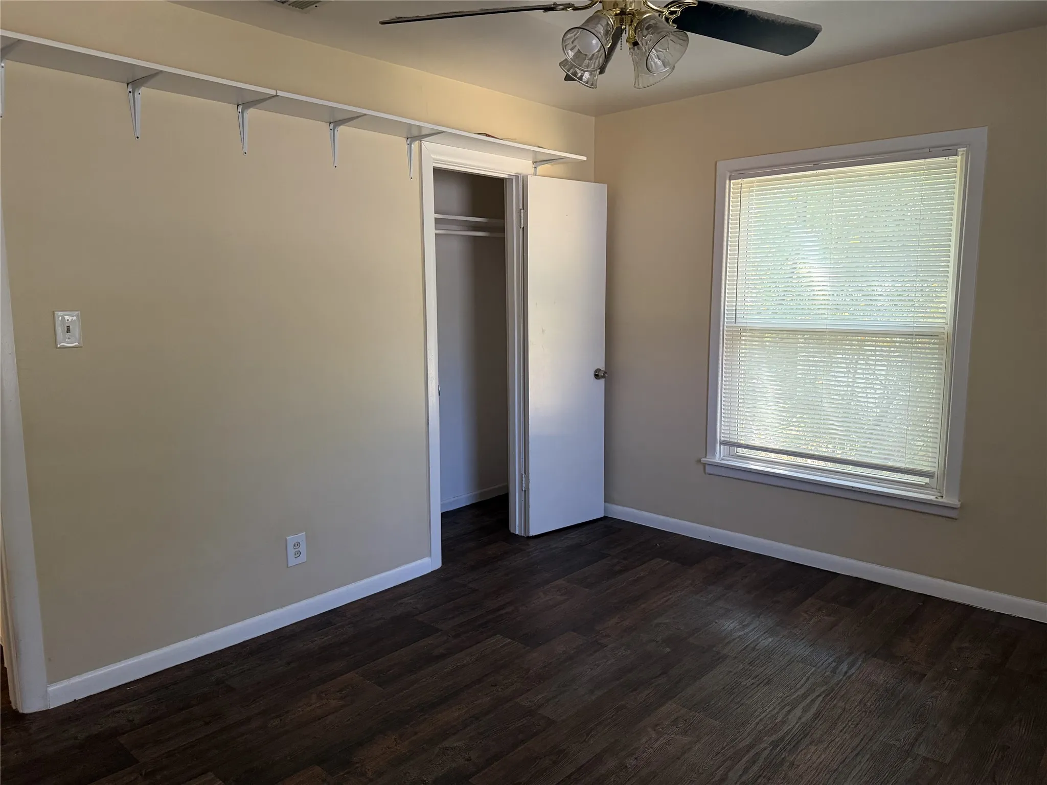 Single Family Residence For Rent in Tarrant County , 2622 Portwood Court, Haltom City, Texas 76117, 2 Bedroom, 1 Bathroom, Garage spaces, 1,044 Sqft, built in 1955, mls#21379055, Real Estate Agent in Haltom City, Homes For Rent in Tarrant county, Homes For Rent in Haltom City, Realtor in Haltom City Texas, Real Estate Brokerage Independent Realty Texas, Luminita Cordes Realtor