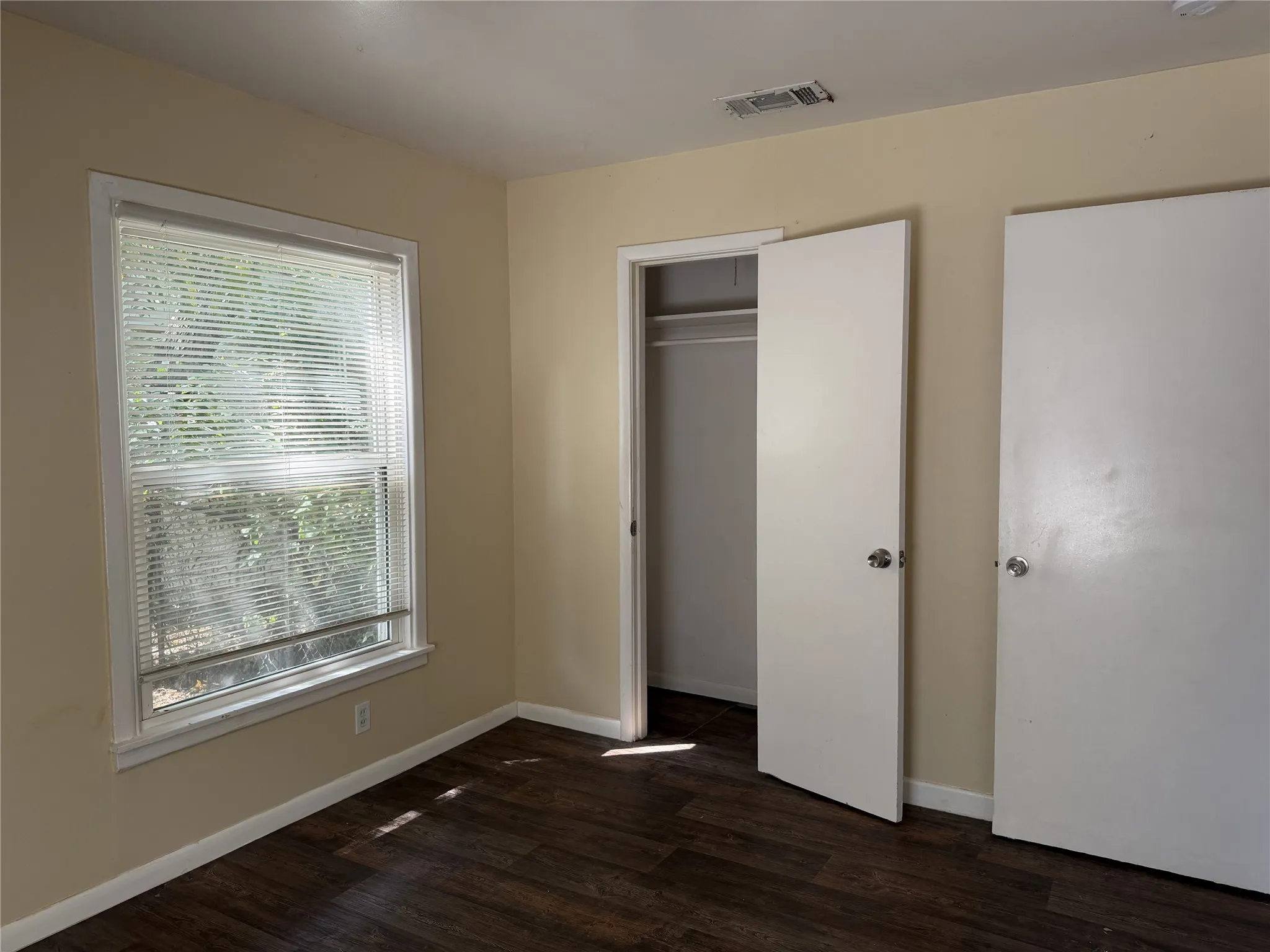 Single Family Residence For Rent in Tarrant County , 2622 Portwood Court, Haltom City, Texas 76117, 2 Bedroom, 1 Bathroom, Garage spaces, 1,044 Sqft, built in 1955, mls#21379055, Real Estate Agent in Haltom City, Homes For Rent in Tarrant county, Homes For Rent in Haltom City, Realtor in Haltom City Texas, Real Estate Brokerage Independent Realty Texas, Luminita Cordes Realtor