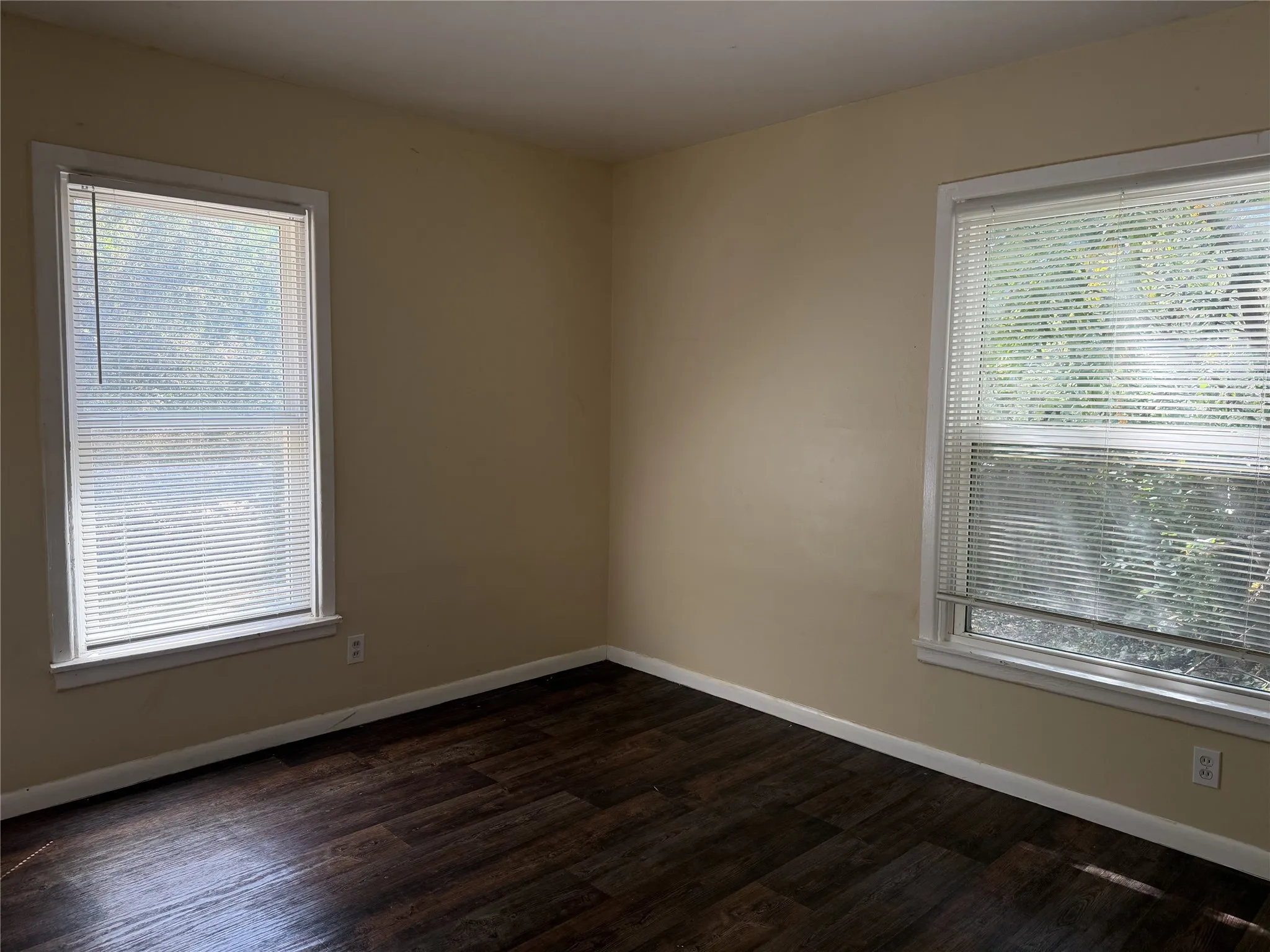 Single Family Residence For Rent in Tarrant County , 2622 Portwood Court, Haltom City, Texas 76117, 2 Bedroom, 1 Bathroom, Garage spaces, 1,044 Sqft, built in 1955, mls#21379055, Real Estate Agent in Haltom City, Homes For Rent in Tarrant county, Homes For Rent in Haltom City, Realtor in Haltom City Texas, Real Estate Brokerage Independent Realty Texas, Luminita Cordes Realtor