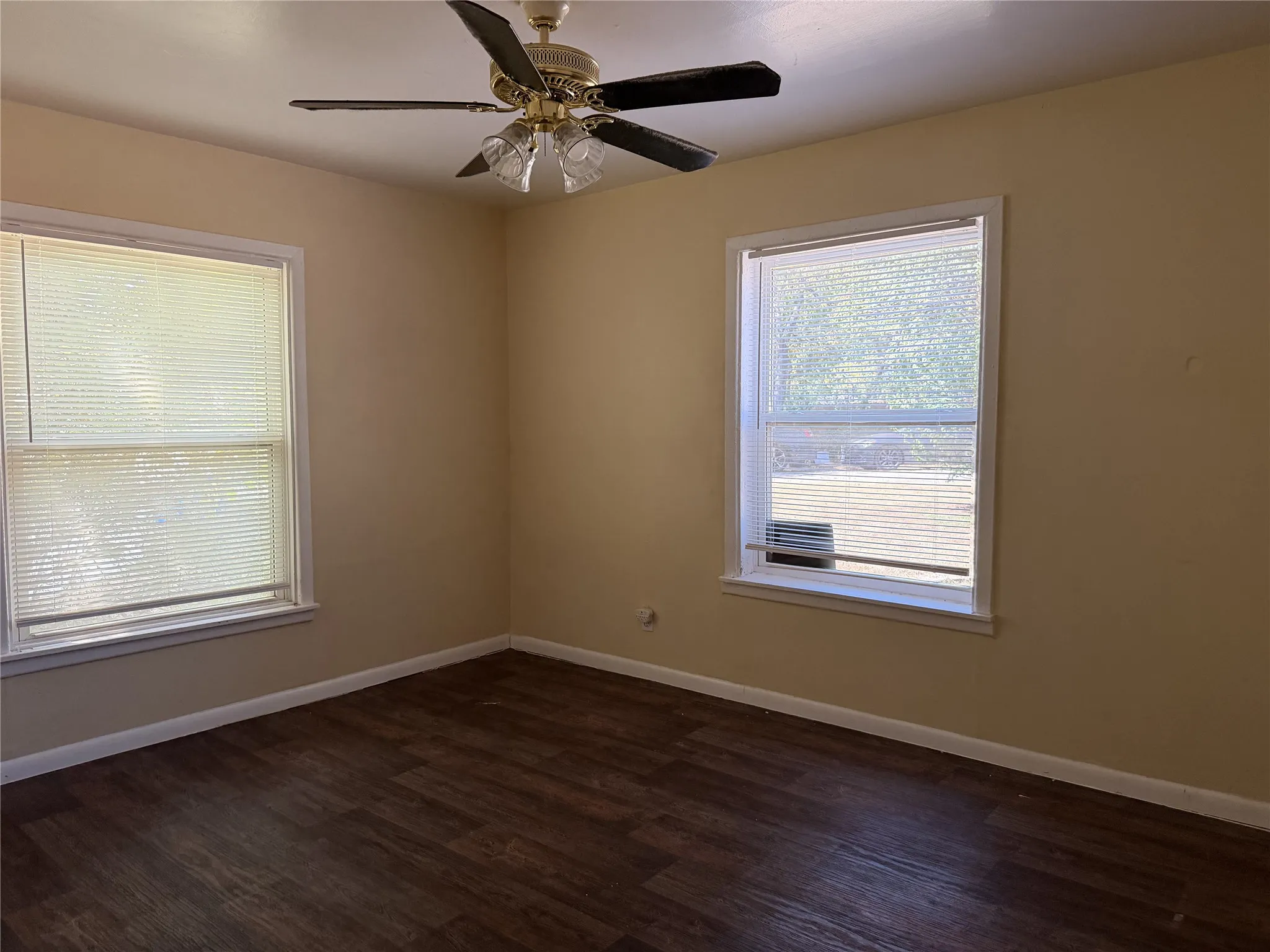 Single Family Residence For Rent in Tarrant County , 2622 Portwood Court, Haltom City, Texas 76117, 2 Bedroom, 1 Bathroom, Garage spaces, 1,044 Sqft, built in 1955, mls#21379055, Real Estate Agent in Haltom City, Homes For Rent in Tarrant county, Homes For Rent in Haltom City, Realtor in Haltom City Texas, Real Estate Brokerage Independent Realty Texas, Luminita Cordes Realtor
