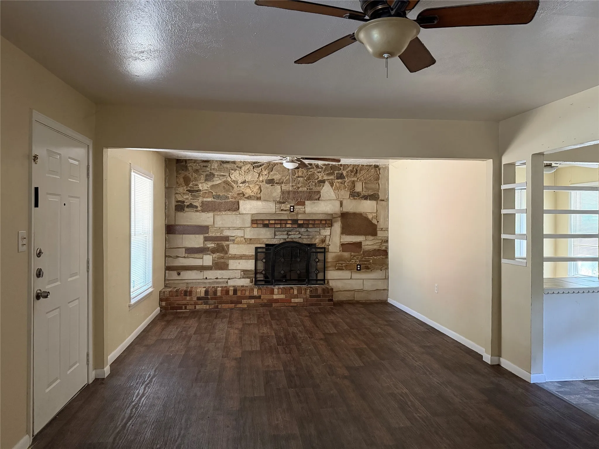 Single Family Residence For Rent in Tarrant County , 2622 Portwood Court, Haltom City, Texas 76117, 2 Bedroom, 1 Bathroom, Garage spaces, 1,044 Sqft, built in 1955, mls#21379055, Real Estate Agent in Haltom City, Homes For Rent in Tarrant county, Homes For Rent in Haltom City, Realtor in Haltom City Texas, Real Estate Brokerage Independent Realty Texas, Luminita Cordes Realtor