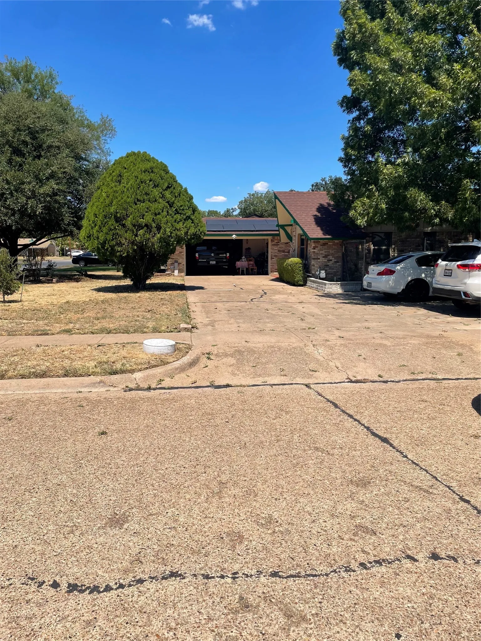 Single Family Residence For Sale in Dallas County , 1130 Glenwick Lane, Irving, Texas 75060, 4 Bedroom, 2 Bathroom, 2 Garage spaces, 1,153 Sqft, built in 1960, mls#21378078, Real Estate Agent in Irving, Homes For Sale in Dallas county, Homes For Sale in Irving, Realtor in Irving Texas, Real Estate Brokerage Independent Realty Texas, Luminita Cordes Realtor