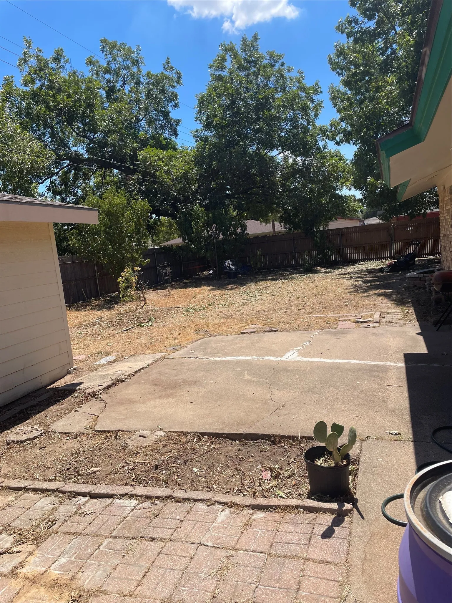 Single Family Residence For Sale in Dallas County , 1130 Glenwick Lane, Irving, Texas 75060, 4 Bedroom, 2 Bathroom, 2 Garage spaces, 1,153 Sqft, built in 1960, mls#21378078, Real Estate Agent in Irving, Homes For Sale in Dallas county, Homes For Sale in Irving, Realtor in Irving Texas, Real Estate Brokerage Independent Realty Texas, Luminita Cordes Realtor