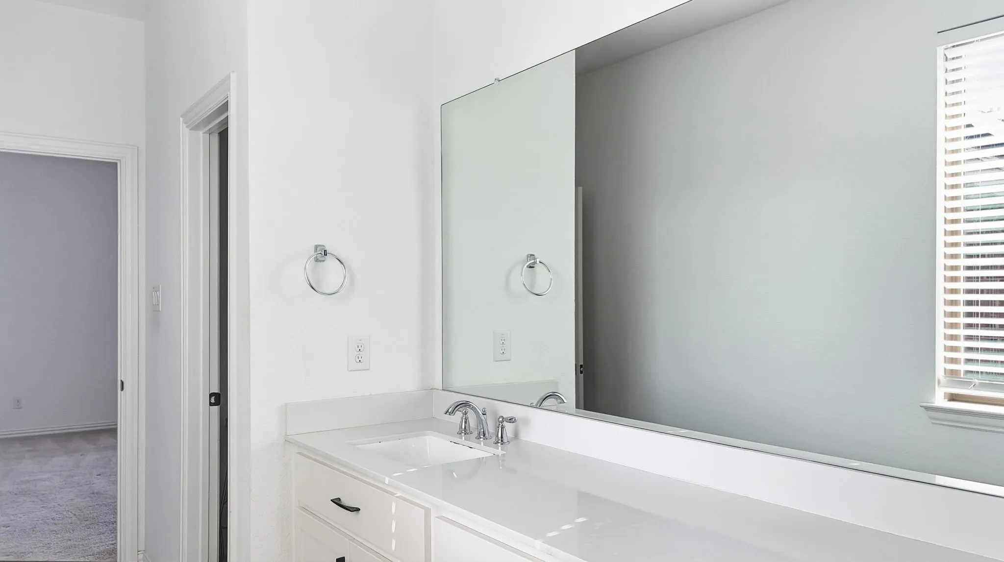 Single Family Residence For Rent in Dallas County , 238 Woodson Street, Irving, Texas 75063, 4 Bedroom, 3 Bathroom, 2 Garage spaces, 2,356 Sqft, built in 2020, mls#21379253, Real Estate Agent in Irving, Homes For Rent in Dallas county, Homes For Rent in Irving, Realtor in Irving Texas, Real Estate Brokerage Independent Realty Texas, Luminita Cordes Realtor