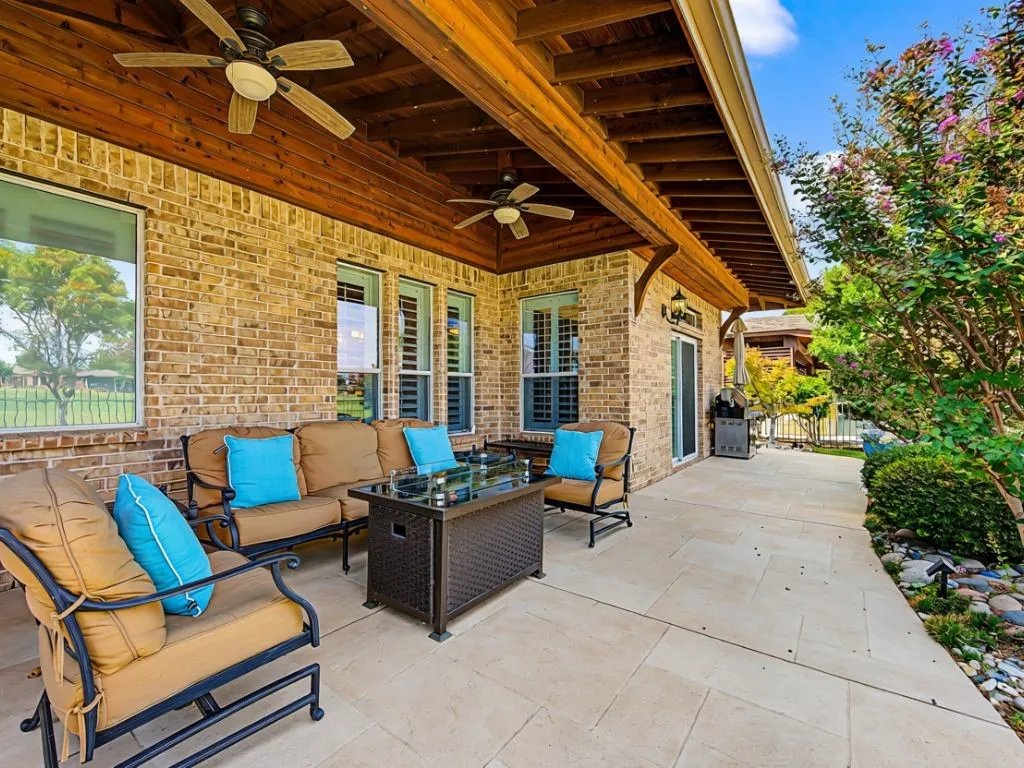 Full covered patio