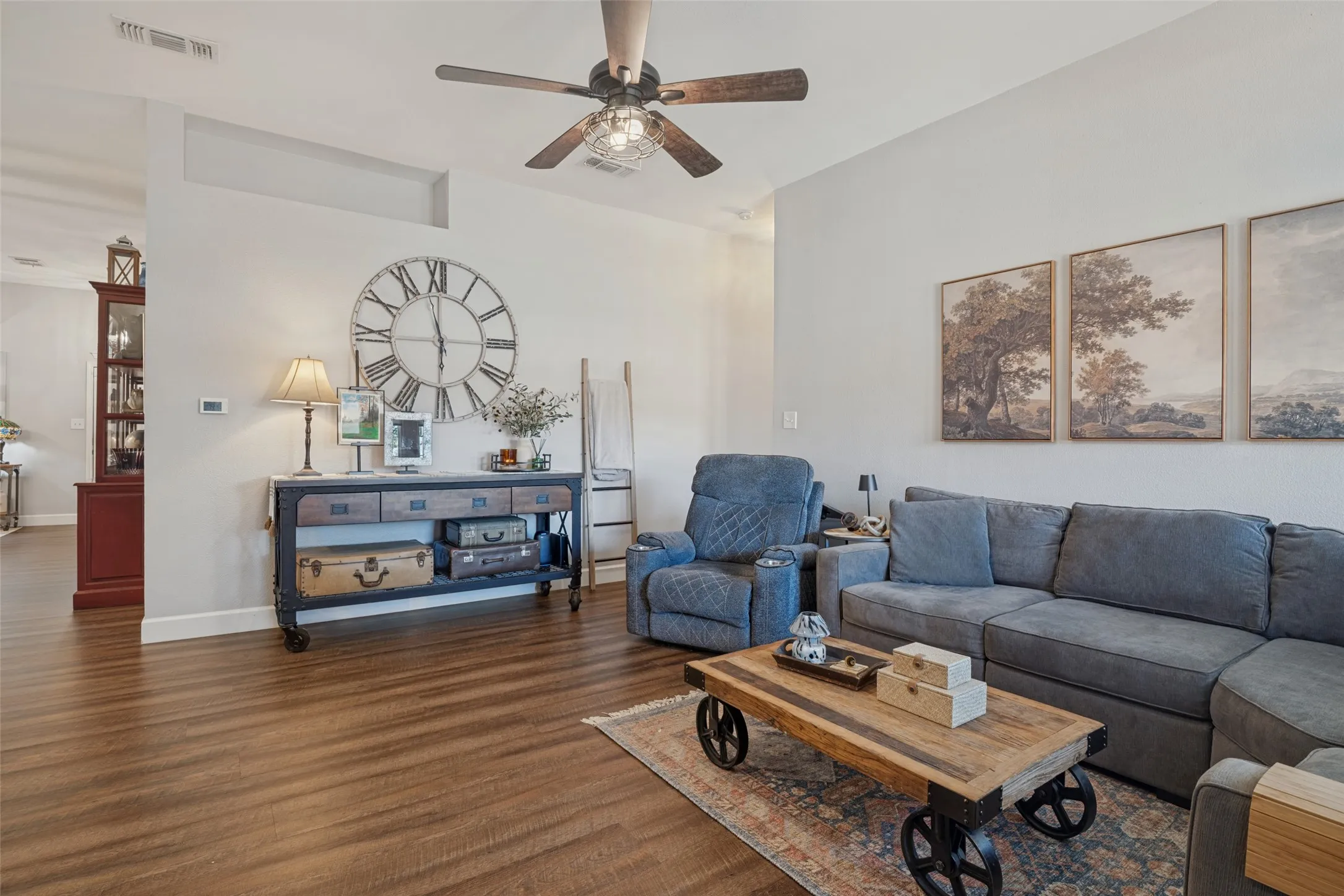Single Family Residence For Sale in Dallas County , 8317 Trail Lake Drive, Rowlett, Texas 75088, 4 Bedroom, 2 Bathroom, 2 Garage spaces, 1,998 Sqft, built in 1990, mls#21378917, Real Estate Agent in Rowlett, Homes For Sale in Dallas county, Homes For Sale in Rowlett, Realtor in Rowlett Texas, Real Estate Brokerage Independent Realty Texas, Luminita Cordes Realtor