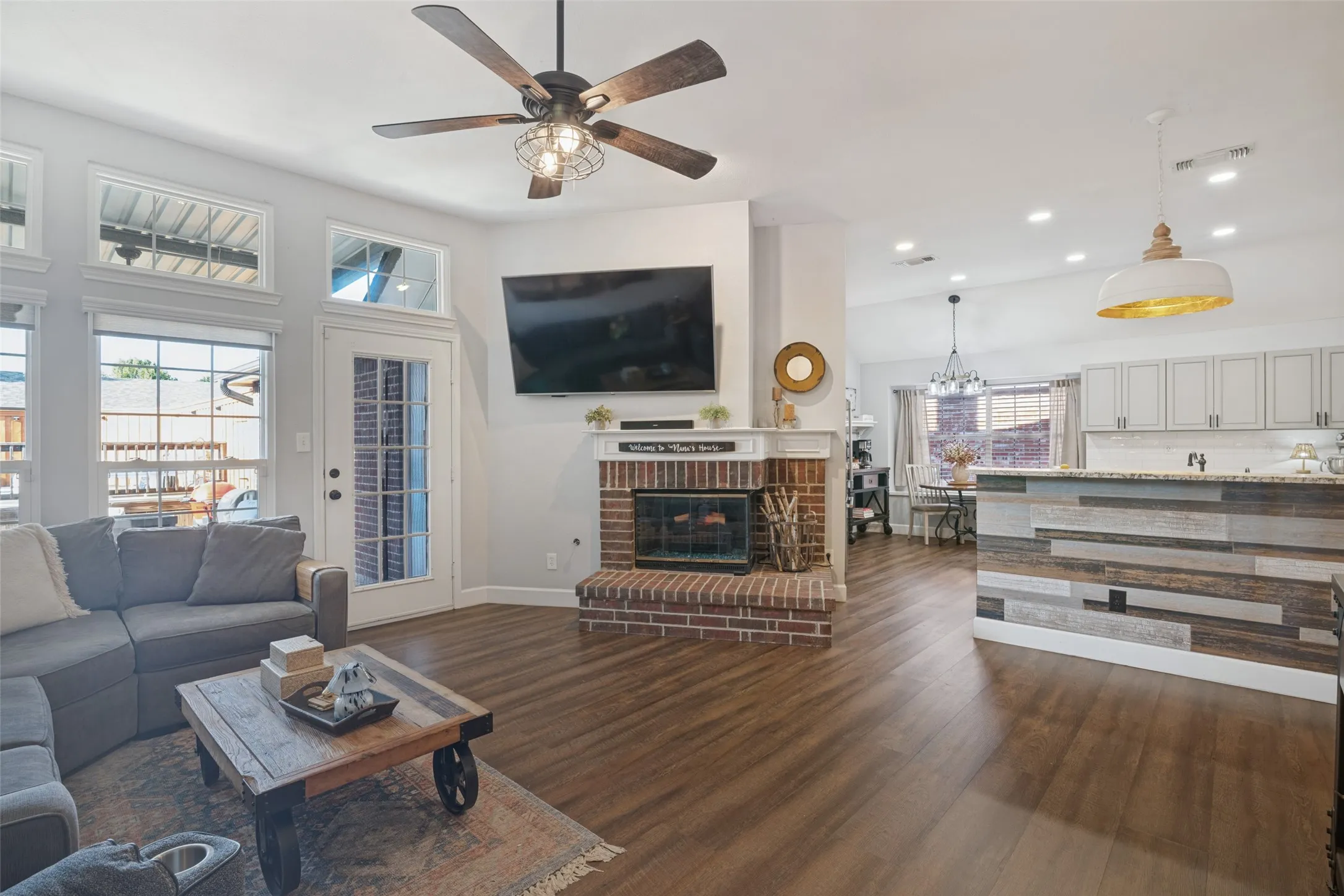 Single Family Residence For Sale in Dallas County , 8317 Trail Lake Drive, Rowlett, Texas 75088, 4 Bedroom, 2 Bathroom, 2 Garage spaces, 1,998 Sqft, built in 1990, mls#21378917, Real Estate Agent in Rowlett, Homes For Sale in Dallas county, Homes For Sale in Rowlett, Realtor in Rowlett Texas, Real Estate Brokerage Independent Realty Texas, Luminita Cordes Realtor