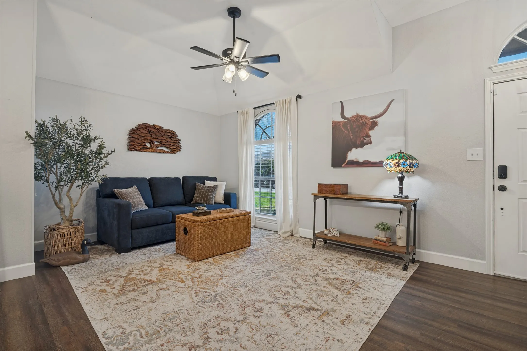 Single Family Residence For Sale in Dallas County , 8317 Trail Lake Drive, Rowlett, Texas 75088, 4 Bedroom, 2 Bathroom, 2 Garage spaces, 1,998 Sqft, built in 1990, mls#21378917, Real Estate Agent in Rowlett, Homes For Sale in Dallas county, Homes For Sale in Rowlett, Realtor in Rowlett Texas, Real Estate Brokerage Independent Realty Texas, Luminita Cordes Realtor