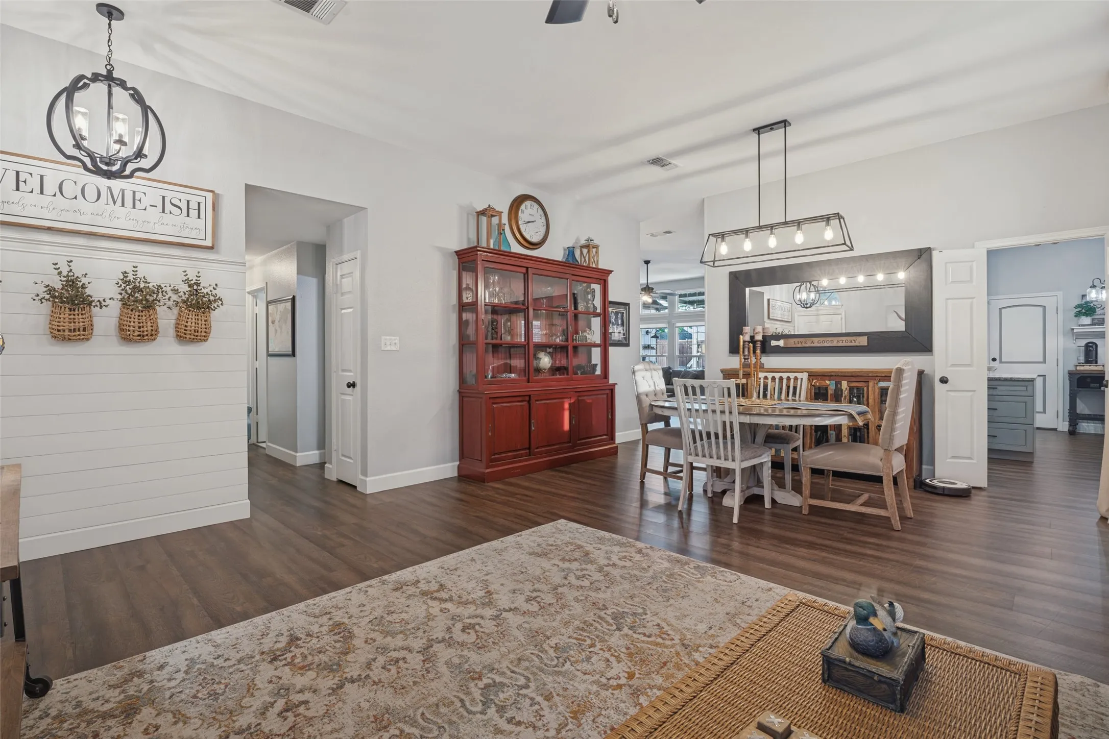 Single Family Residence For Sale in Dallas County , 8317 Trail Lake Drive, Rowlett, Texas 75088, 4 Bedroom, 2 Bathroom, 2 Garage spaces, 1,998 Sqft, built in 1990, mls#21378917, Real Estate Agent in Rowlett, Homes For Sale in Dallas county, Homes For Sale in Rowlett, Realtor in Rowlett Texas, Real Estate Brokerage Independent Realty Texas, Luminita Cordes Realtor