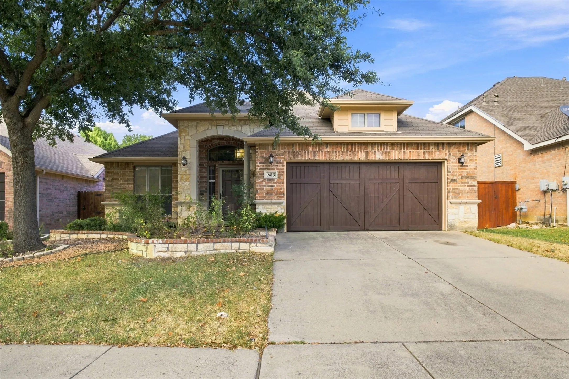 Single Family Residence For Sale in Tarrant County , 9413 Granger Lane, Fort Worth, Texas 76244, 3 Bedroom, 2 Bathroom, 2 Garage spaces, 2,118 Sqft, built in 2005, mls#21375077, Real Estate Agent in Fort Worth, Homes For Sale in Tarrant county, Homes For Sale in Fort Worth, Realtor in Fort Worth Texas, Real Estate Brokerage Independent Realty Texas, Luminita Cordes Realtor