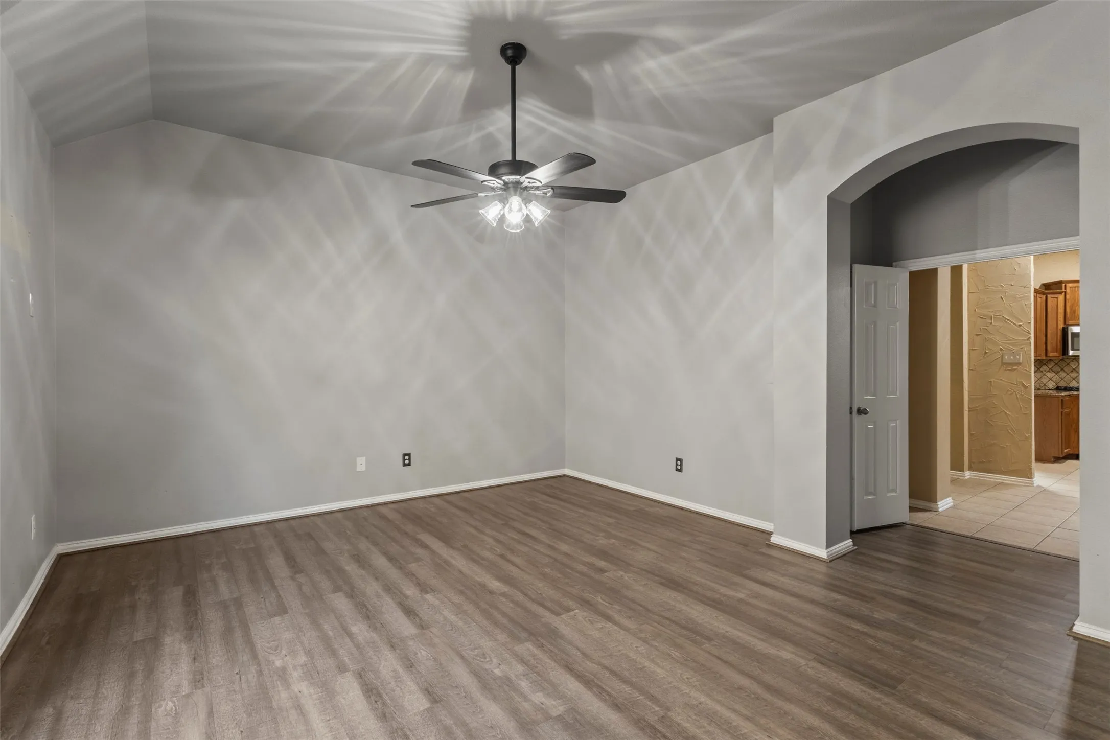 Single Family Residence For Sale in Tarrant County , 9413 Granger Lane, Fort Worth, Texas 76244, 3 Bedroom, 2 Bathroom, 2 Garage spaces, 2,118 Sqft, built in 2005, mls#21375077, Real Estate Agent in Fort Worth, Homes For Sale in Tarrant county, Homes For Sale in Fort Worth, Realtor in Fort Worth Texas, Real Estate Brokerage Independent Realty Texas, Luminita Cordes Realtor