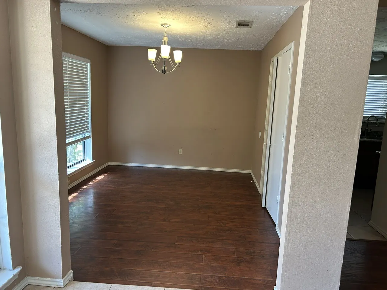 Single Family Residence For Rent in Collin County , 1125 Glyndon Drive, Plano, Texas 75023, 4 Bedroom, 2 Bathroom, 2 Garage spaces, 1,636 Sqft, built in 1982, mls#21379258, Real Estate Agent in Plano, Homes For Rent in Collin county, Homes For Rent in Plano, Realtor in Plano Texas, Real Estate Brokerage Independent Realty Texas, Luminita Cordes Realtor