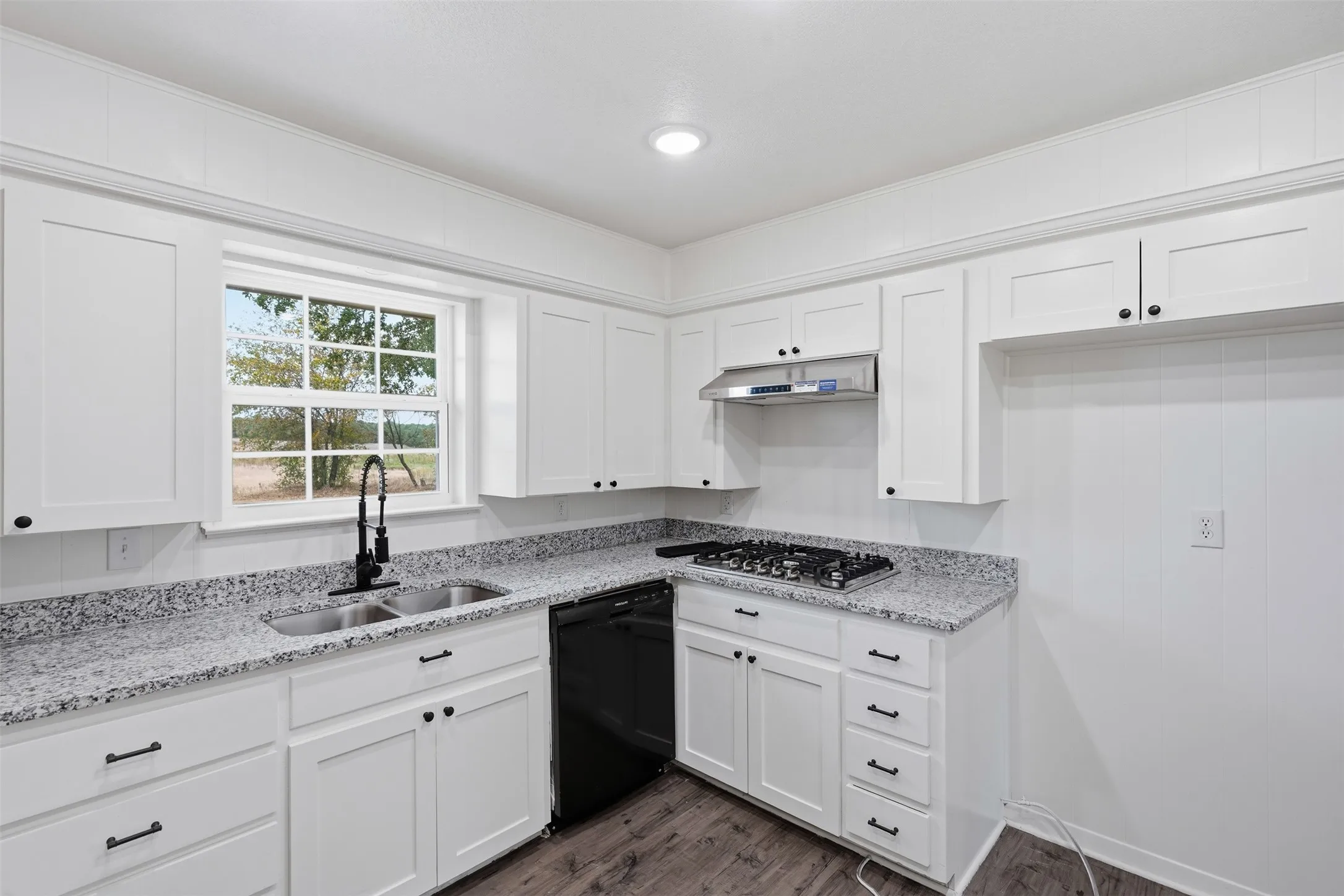 Single Family Residence For Sale in Parker County , 1024 Arbor Vista Drive, Azle, Texas 76020, 3 Bedroom, 2 Bathroom, 2 Garage spaces, 1,515 Sqft, built in 1973, mls#21378993, Real Estate Agent in Azle, Homes For Sale in Parker county, Homes For Sale in Azle, Realtor in Azle Texas, Real Estate Brokerage Independent Realty Texas, Luminita Cordes Realtor