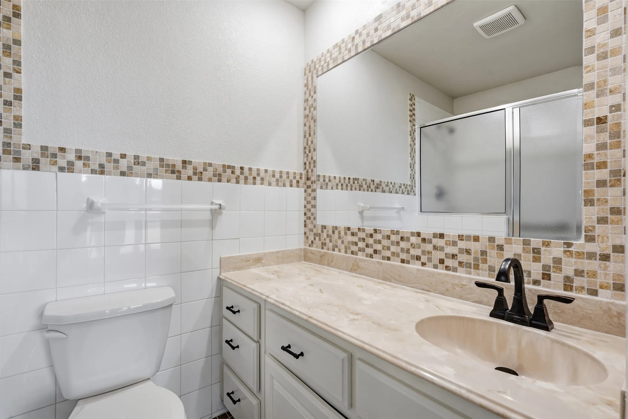 Single Family Residence For Sale in Parker County , 1024 Arbor Vista Drive, Azle, Texas 76020, 3 Bedroom, 2 Bathroom, 2 Garage spaces, 1,515 Sqft, built in 1973, mls#21378993, Real Estate Agent in Azle, Homes For Sale in Parker county, Homes For Sale in Azle, Realtor in Azle Texas, Real Estate Brokerage Independent Realty Texas, Luminita Cordes Realtor