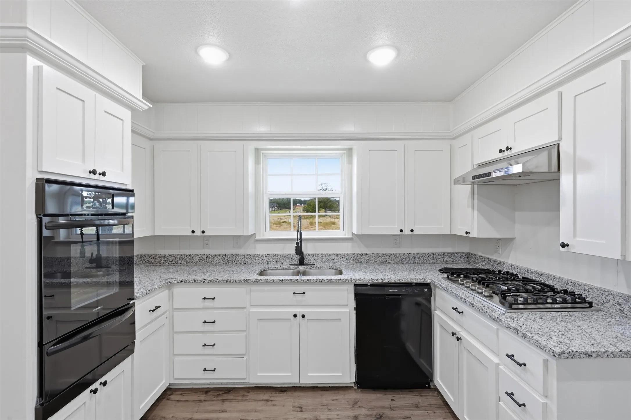 Single Family Residence For Sale in Parker County , 1024 Arbor Vista Drive, Azle, Texas 76020, 3 Bedroom, 2 Bathroom, 2 Garage spaces, 1,515 Sqft, built in 1973, mls#21378993, Real Estate Agent in Azle, Homes For Sale in Parker county, Homes For Sale in Azle, Realtor in Azle Texas, Real Estate Brokerage Independent Realty Texas, Luminita Cordes Realtor