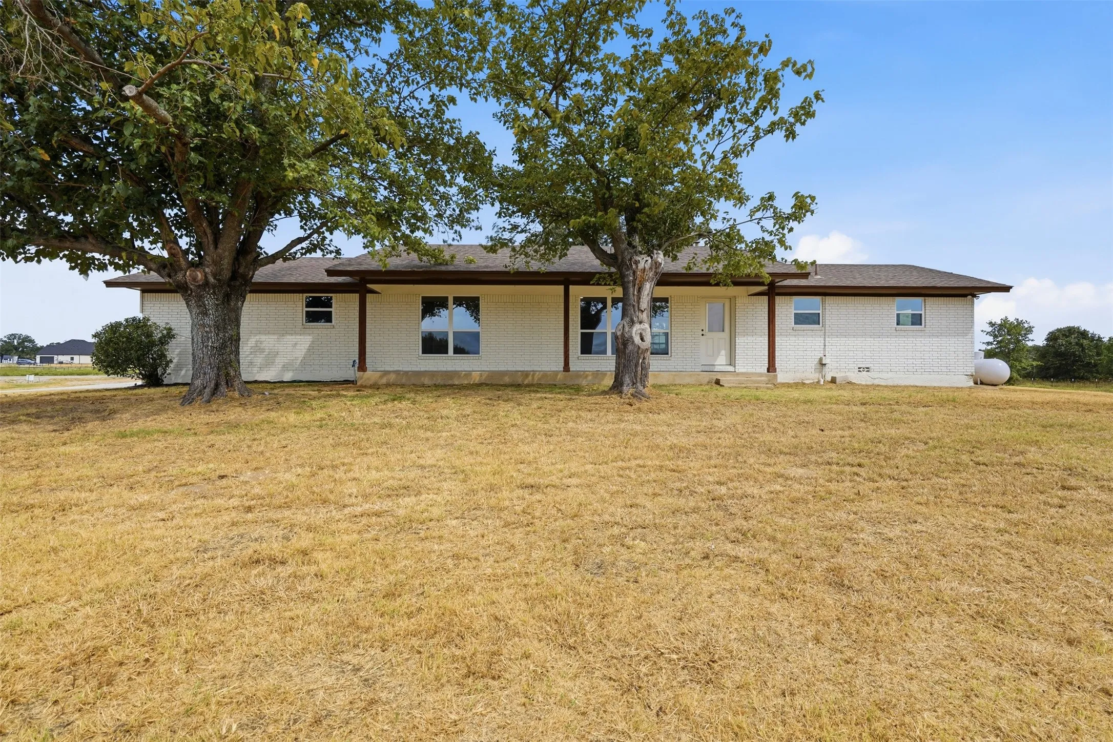 Single Family Residence For Sale in Parker County , 1024 Arbor Vista Drive, Azle, Texas 76020, 3 Bedroom, 2 Bathroom, 2 Garage spaces, 1,515 Sqft, built in 1973, mls#21378993, Real Estate Agent in Azle, Homes For Sale in Parker county, Homes For Sale in Azle, Realtor in Azle Texas, Real Estate Brokerage Independent Realty Texas, Luminita Cordes Realtor