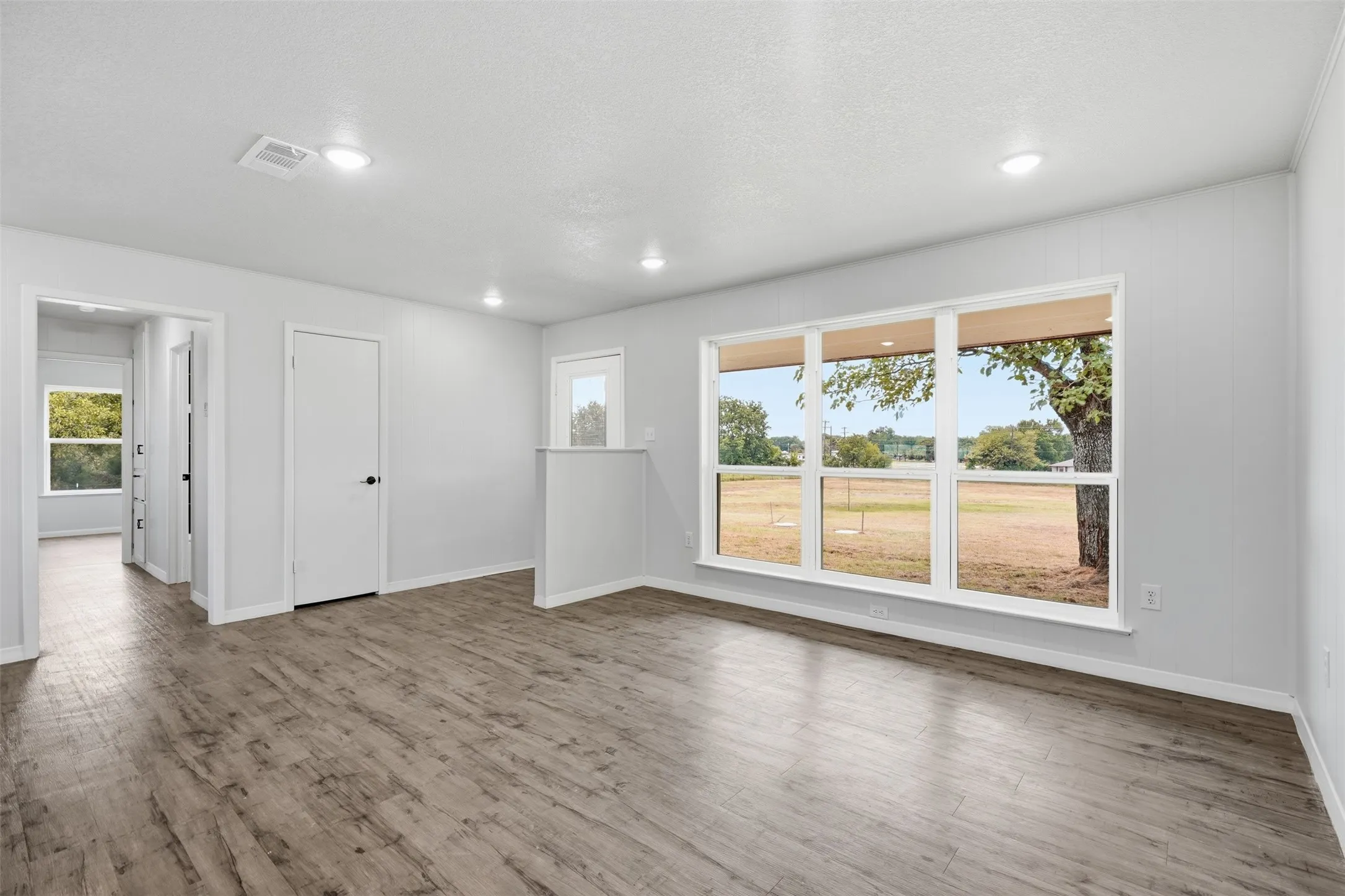 Single Family Residence For Sale in Parker County , 1024 Arbor Vista Drive, Azle, Texas 76020, 3 Bedroom, 2 Bathroom, 2 Garage spaces, 1,515 Sqft, built in 1973, mls#21378993, Real Estate Agent in Azle, Homes For Sale in Parker county, Homes For Sale in Azle, Realtor in Azle Texas, Real Estate Brokerage Independent Realty Texas, Luminita Cordes Realtor
