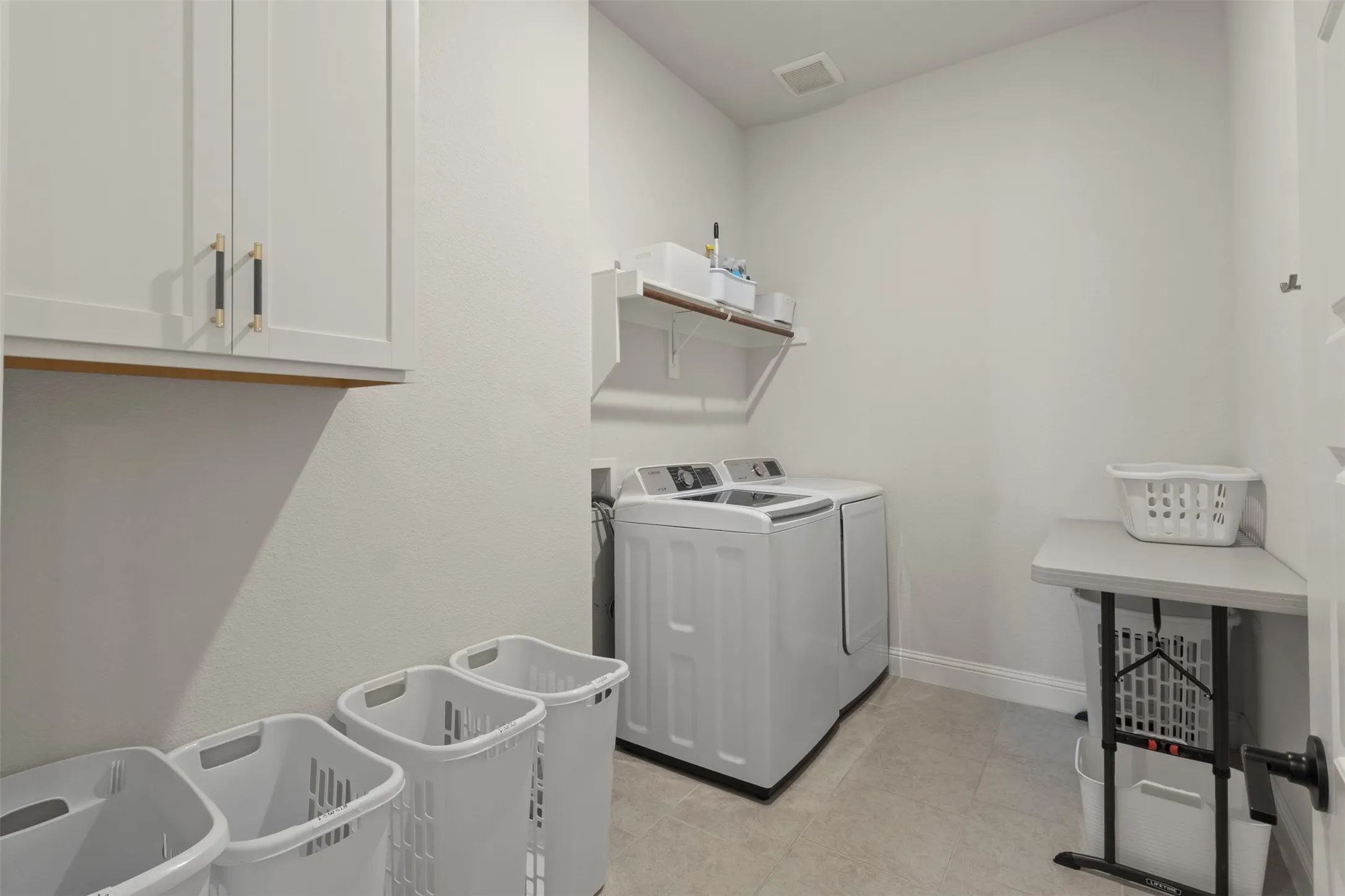 Single Family Residence For Sale in Tarrant County , 1228 Marigold Lane, Haslet, Texas 76052, 4 Bedroom, 4 Bathroom, 3 Garage spaces, 3,687 Sqft, built in 2019, mls#21378967, Real Estate Agent in Haslet, Homes For Sale in Tarrant county, Homes For Sale in Haslet, Realtor in Haslet Texas, Real Estate Brokerage Independent Realty Texas, Luminita Cordes Realtor