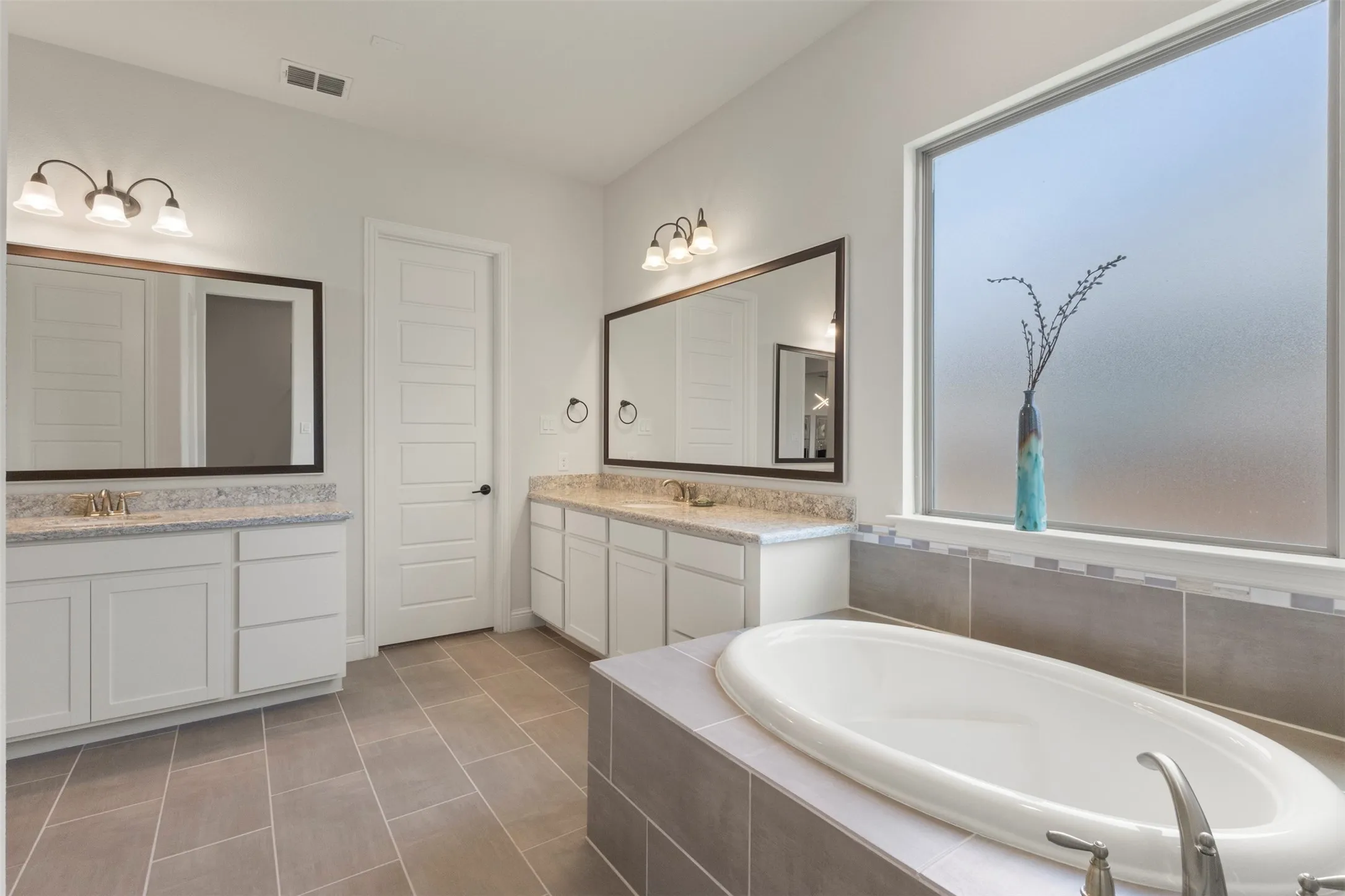 Single Family Residence For Sale in Tarrant County , 1228 Marigold Lane, Haslet, Texas 76052, 4 Bedroom, 4 Bathroom, 3 Garage spaces, 3,687 Sqft, built in 2019, mls#21378967, Real Estate Agent in Haslet, Homes For Sale in Tarrant county, Homes For Sale in Haslet, Realtor in Haslet Texas, Real Estate Brokerage Independent Realty Texas, Luminita Cordes Realtor