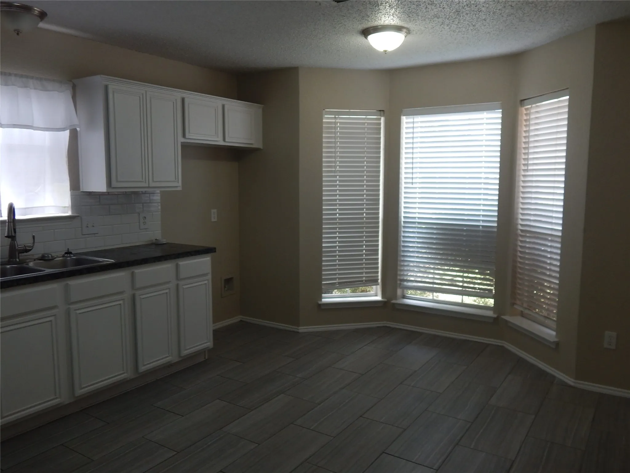Single Family Residence For Rent in Tarrant County , 6009 Castanada Drive, Arlington, Texas 76018, 3 Bedroom, 2 Bathroom, 2 Garage spaces, 1,436 Sqft, built in 1996, mls#21379266, Real Estate Agent in Arlington, Homes For Rent in Tarrant county, Homes For Rent in Arlington, Realtor in Arlington Texas, Real Estate Brokerage Independent Realty Texas, Luminita Cordes Realtor