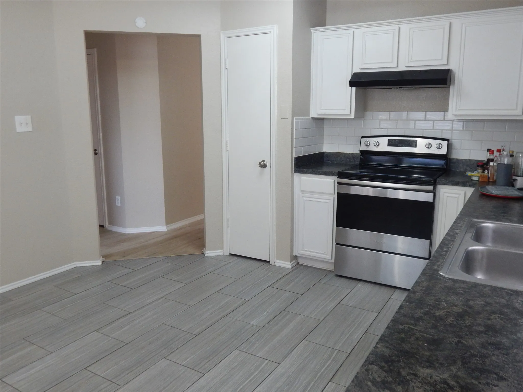 Single Family Residence For Rent in Tarrant County , 6009 Castanada Drive, Arlington, Texas 76018, 3 Bedroom, 2 Bathroom, 2 Garage spaces, 1,436 Sqft, built in 1996, mls#21379266, Real Estate Agent in Arlington, Homes For Rent in Tarrant county, Homes For Rent in Arlington, Realtor in Arlington Texas, Real Estate Brokerage Independent Realty Texas, Luminita Cordes Realtor