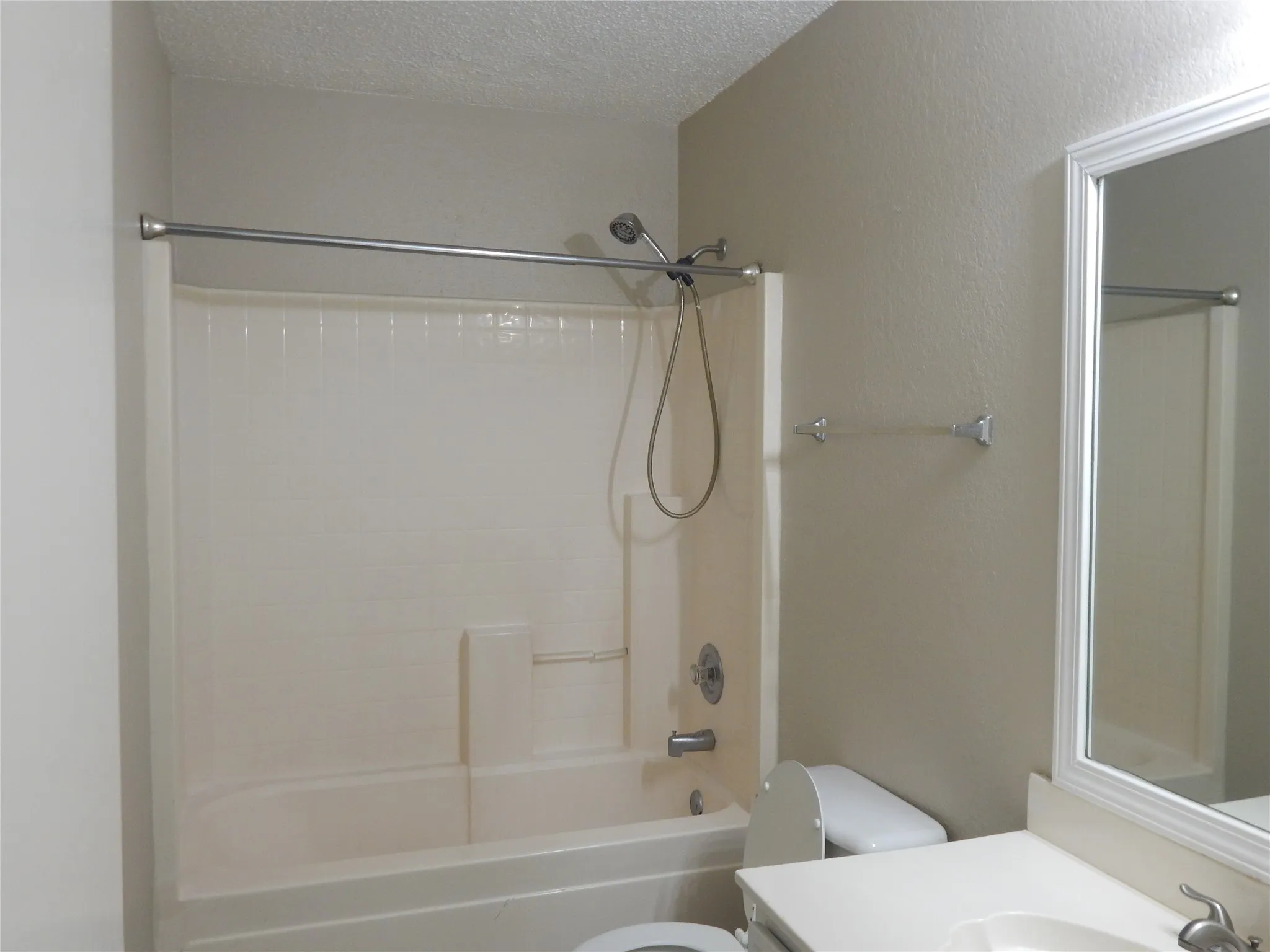 Single Family Residence For Rent in Tarrant County , 6009 Castanada Drive, Arlington, Texas 76018, 3 Bedroom, 2 Bathroom, 2 Garage spaces, 1,436 Sqft, built in 1996, mls#21379266, Real Estate Agent in Arlington, Homes For Rent in Tarrant county, Homes For Rent in Arlington, Realtor in Arlington Texas, Real Estate Brokerage Independent Realty Texas, Luminita Cordes Realtor