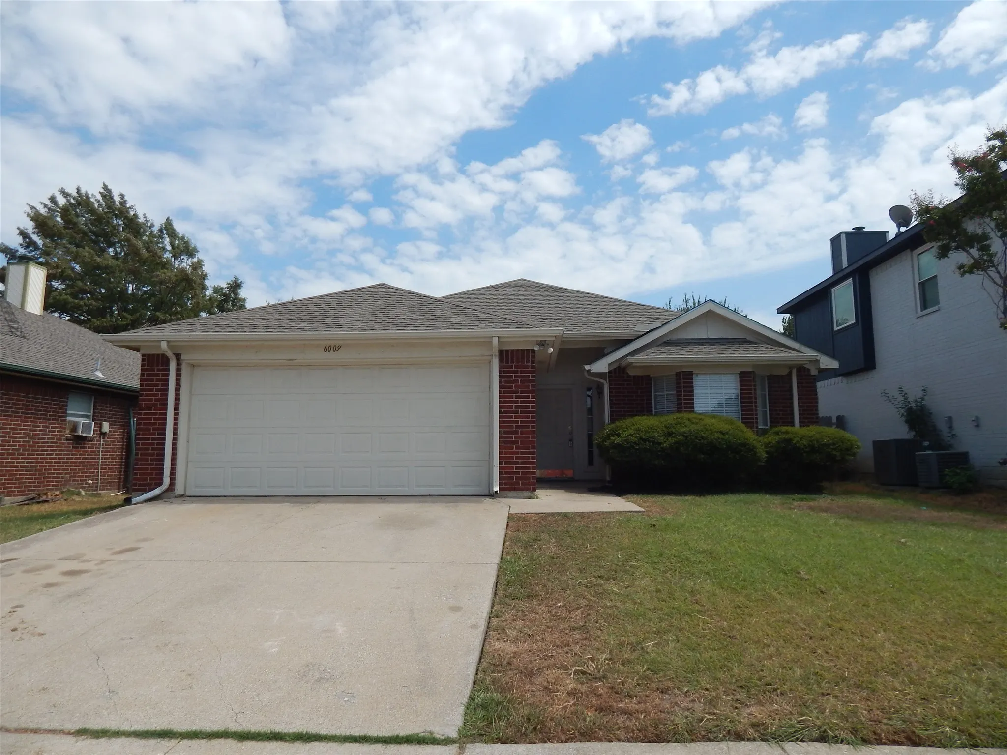 Single Family Residence For Rent in Tarrant County , 6009 Castanada Drive, Arlington, Texas 76018, 3 Bedroom, 2 Bathroom, 2 Garage spaces, 1,436 Sqft, built in 1996, mls#21379266, Real Estate Agent in Arlington, Homes For Rent in Tarrant county, Homes For Rent in Arlington, Realtor in Arlington Texas, Real Estate Brokerage Independent Realty Texas, Luminita Cordes Realtor