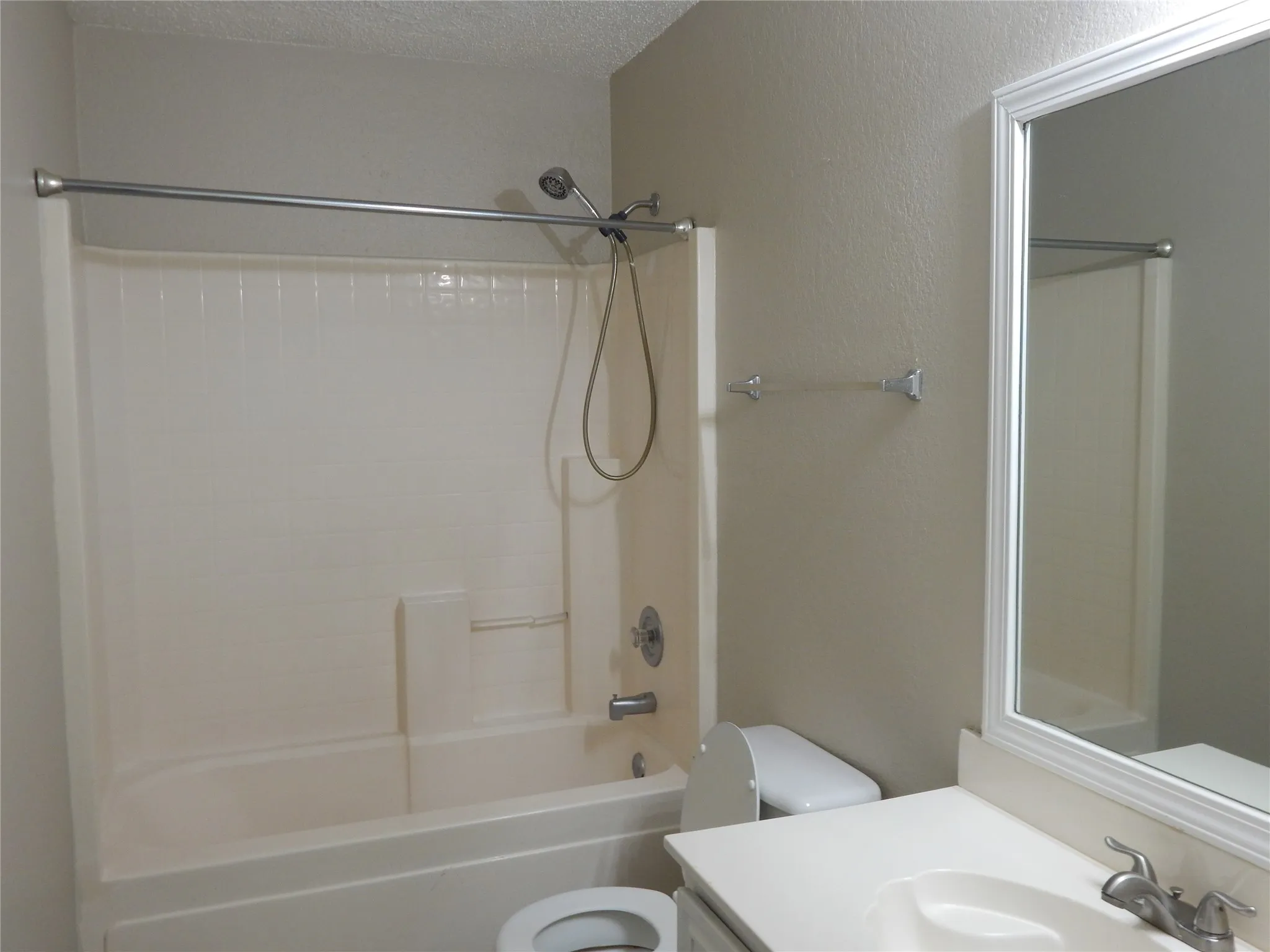 Single Family Residence For Rent in Tarrant County , 6009 Castanada Drive, Arlington, Texas 76018, 3 Bedroom, 2 Bathroom, 2 Garage spaces, 1,436 Sqft, built in 1996, mls#21379266, Real Estate Agent in Arlington, Homes For Rent in Tarrant county, Homes For Rent in Arlington, Realtor in Arlington Texas, Real Estate Brokerage Independent Realty Texas, Luminita Cordes Realtor