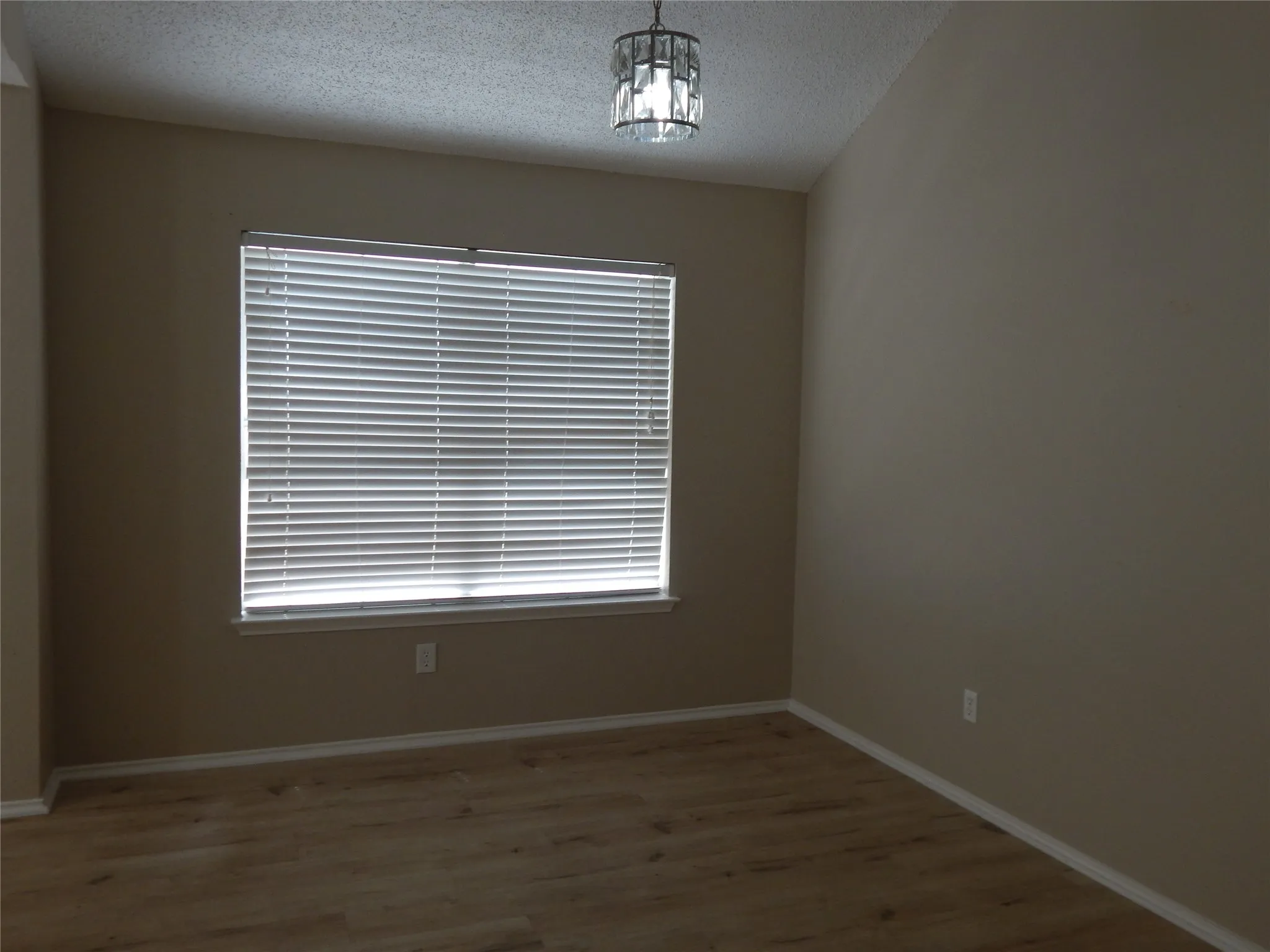 Single Family Residence For Rent in Tarrant County , 6009 Castanada Drive, Arlington, Texas 76018, 3 Bedroom, 2 Bathroom, 2 Garage spaces, 1,436 Sqft, built in 1996, mls#21379266, Real Estate Agent in Arlington, Homes For Rent in Tarrant county, Homes For Rent in Arlington, Realtor in Arlington Texas, Real Estate Brokerage Independent Realty Texas, Luminita Cordes Realtor