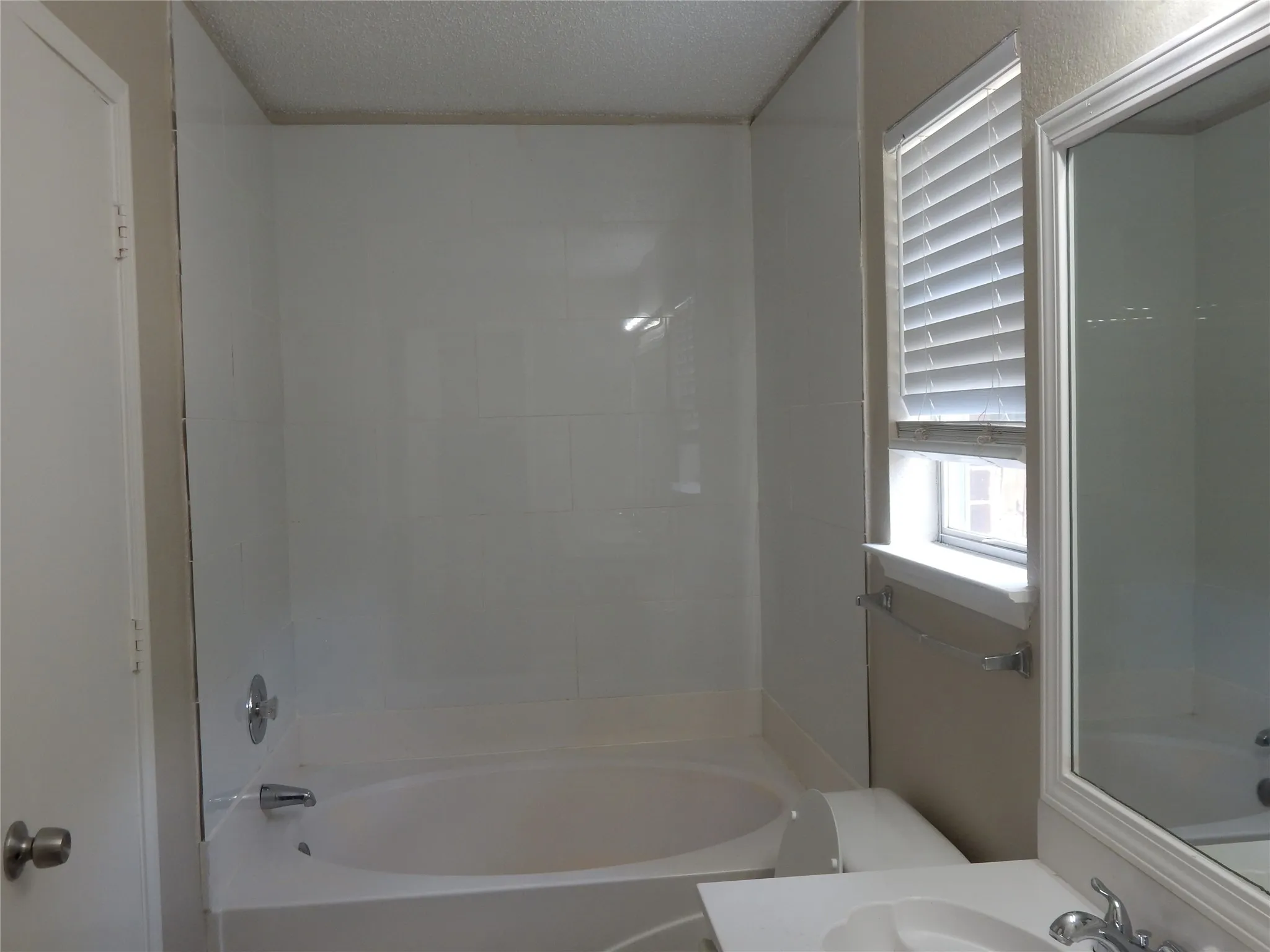 Single Family Residence For Rent in Tarrant County , 6009 Castanada Drive, Arlington, Texas 76018, 3 Bedroom, 2 Bathroom, 2 Garage spaces, 1,436 Sqft, built in 1996, mls#21379266, Real Estate Agent in Arlington, Homes For Rent in Tarrant county, Homes For Rent in Arlington, Realtor in Arlington Texas, Real Estate Brokerage Independent Realty Texas, Luminita Cordes Realtor