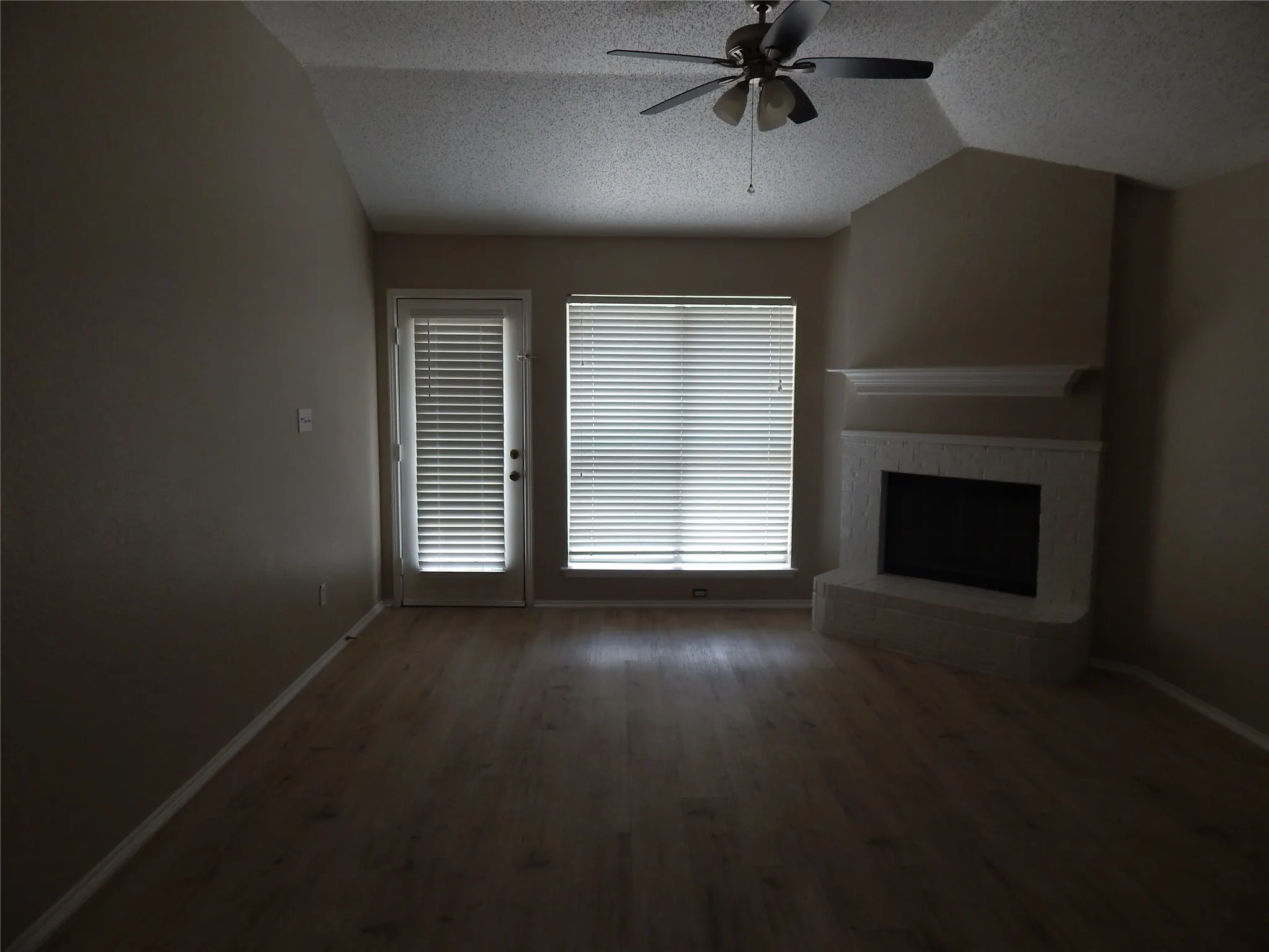Single Family Residence For Rent in Tarrant County , 6009 Castanada Drive, Arlington, Texas 76018, 3 Bedroom, 2 Bathroom, 2 Garage spaces, 1,436 Sqft, built in 1996, mls#21379266, Real Estate Agent in Arlington, Homes For Rent in Tarrant county, Homes For Rent in Arlington, Realtor in Arlington Texas, Real Estate Brokerage Independent Realty Texas, Luminita Cordes Realtor